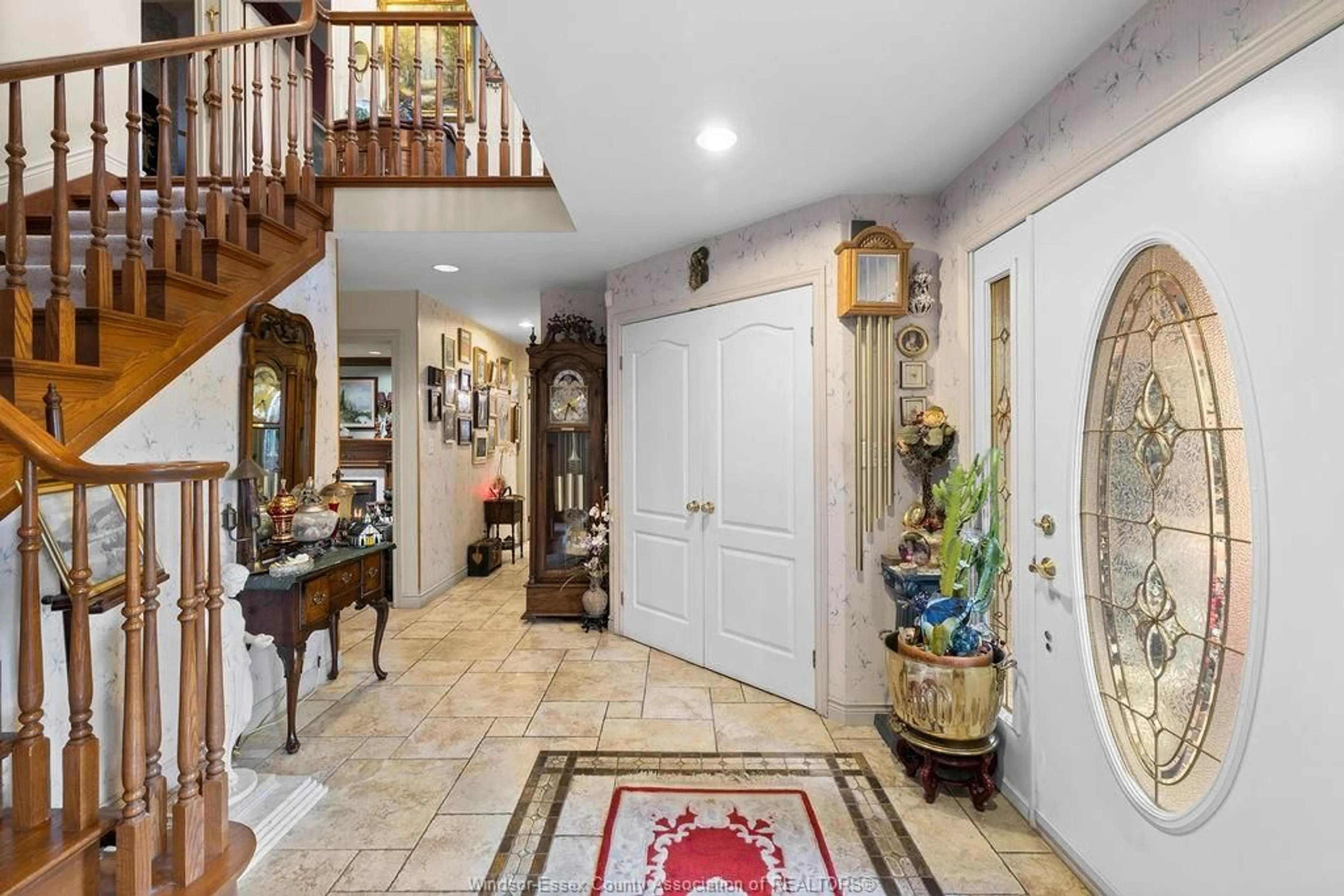 Indoor foyer for 446 CORBETT, Tecumseh Ontario N8N 4T4