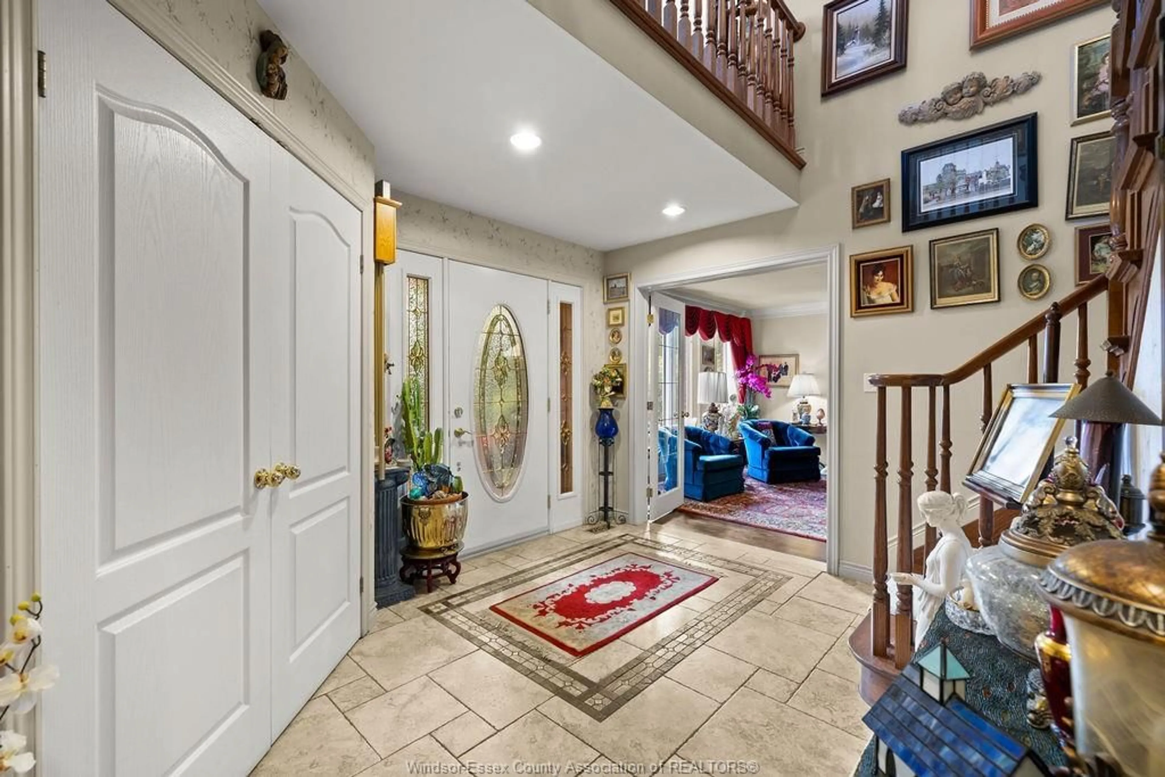 Indoor foyer for 446 CORBETT, Tecumseh Ontario N8N 4T4