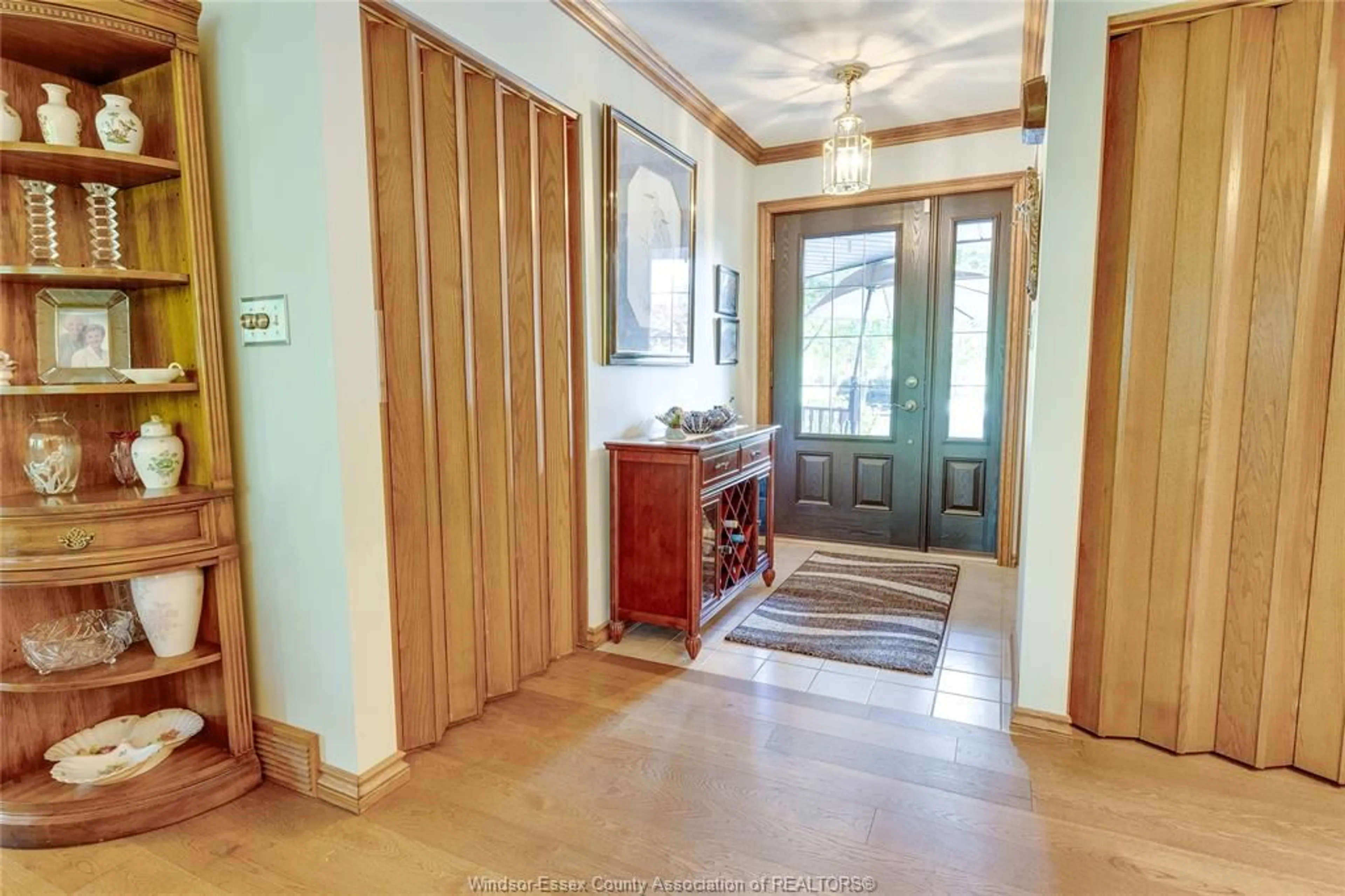 Indoor foyer for 492 GREGORY Line, Wheatley Ontario N0P 2P0