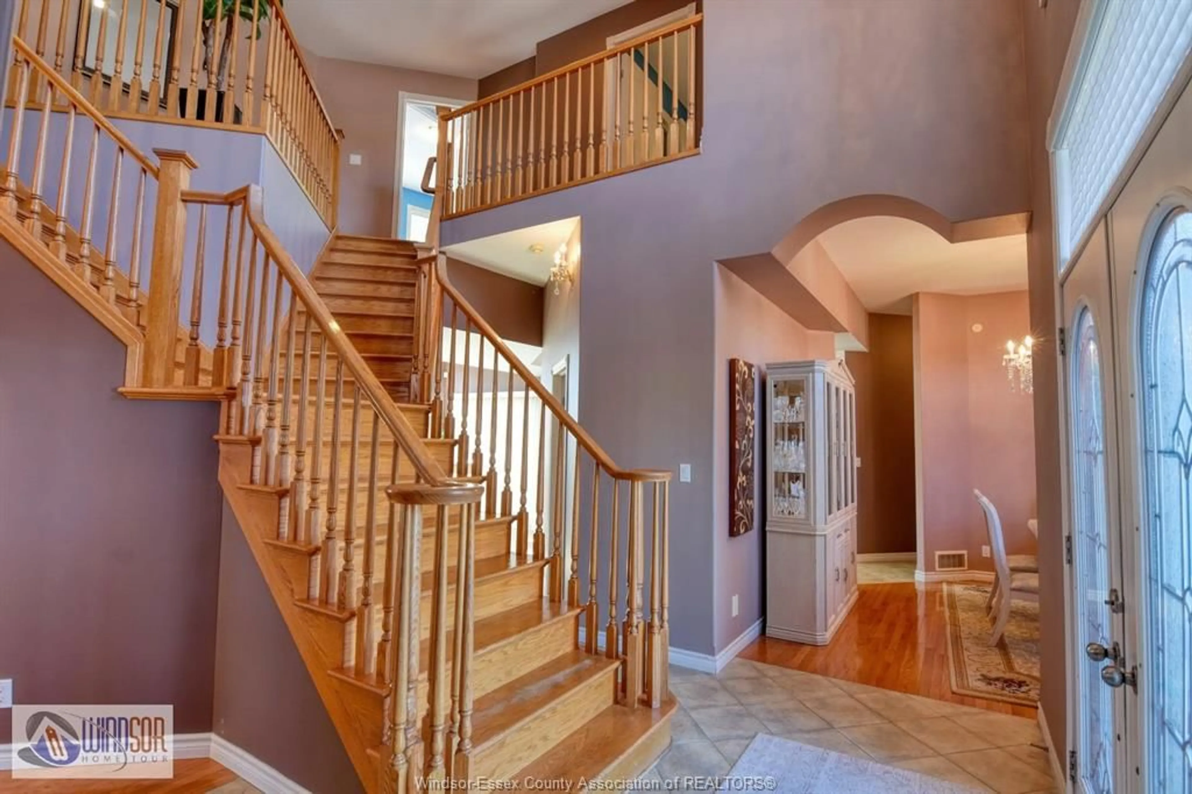 Indoor foyer for 500 CLYDESDALE Crt, Lakeshore Ontario N8L 0A1