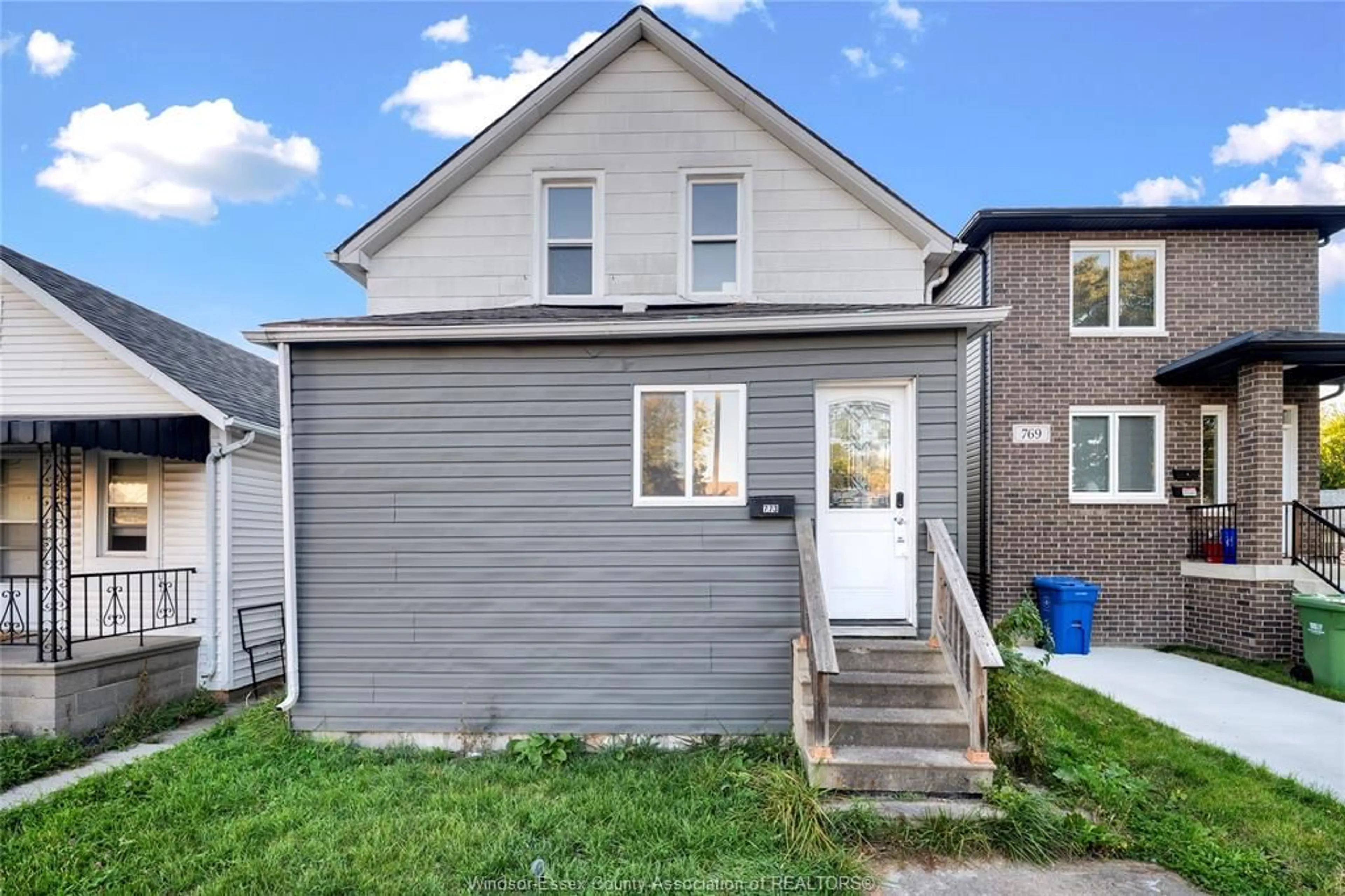 Home with vinyl exterior material, street for 773 BRIDGE Avenue, Windsor Ontario N9B 2M5