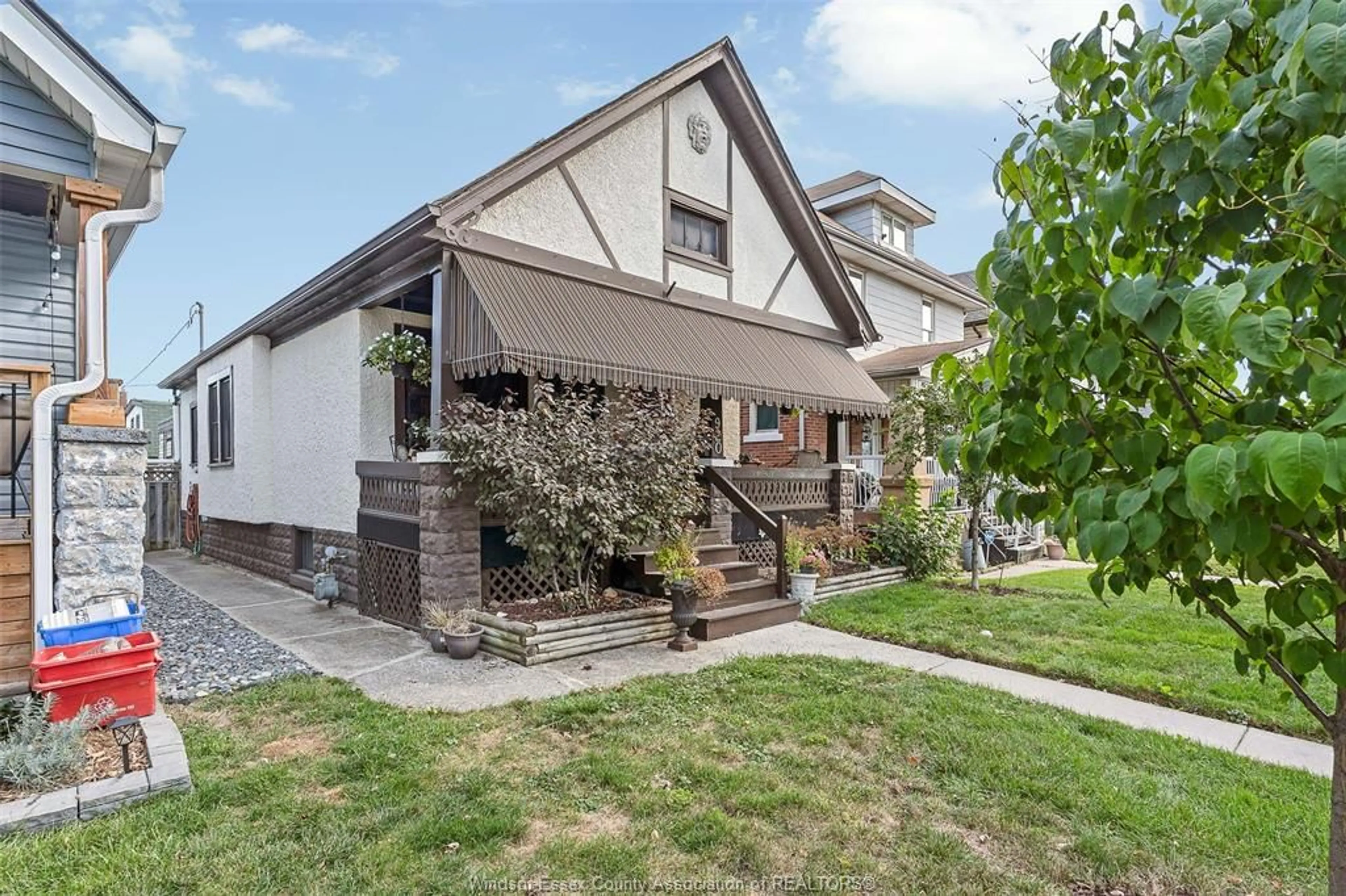 Home with brick exterior material, street for 920 MOY Ave, Windsor Ontario N9A 2P1