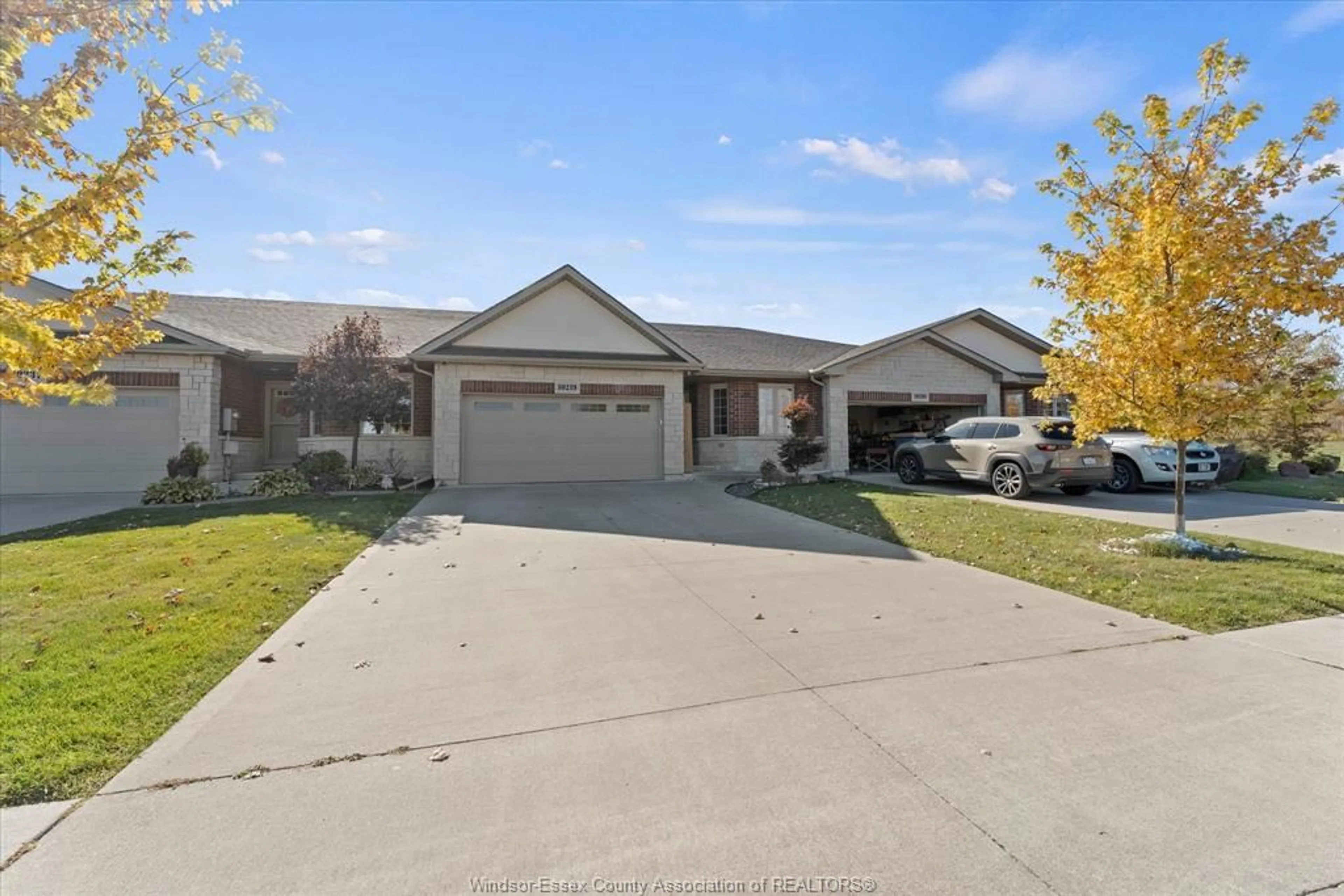 A pic from outside/outdoor area/front of a property/back of a property/a pic from drone, street for 10219 BEVERLY GLEN St, Windsor Ontario N8O 0C2