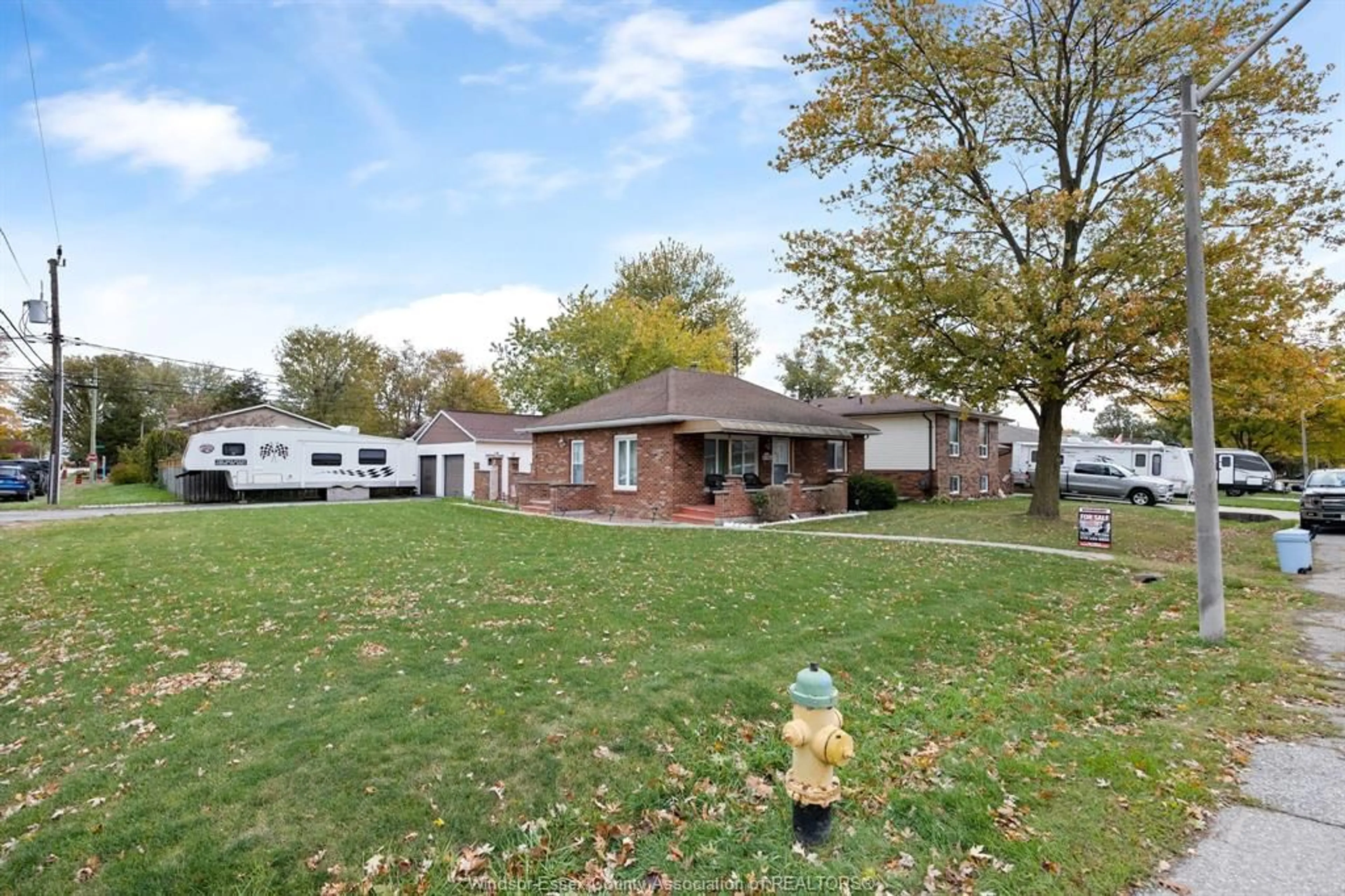 A pic from outside/outdoor area/front of a property/back of a property/a pic from drone, unknown for 3706 BLISS, Windsor Ontario N8W 3C2