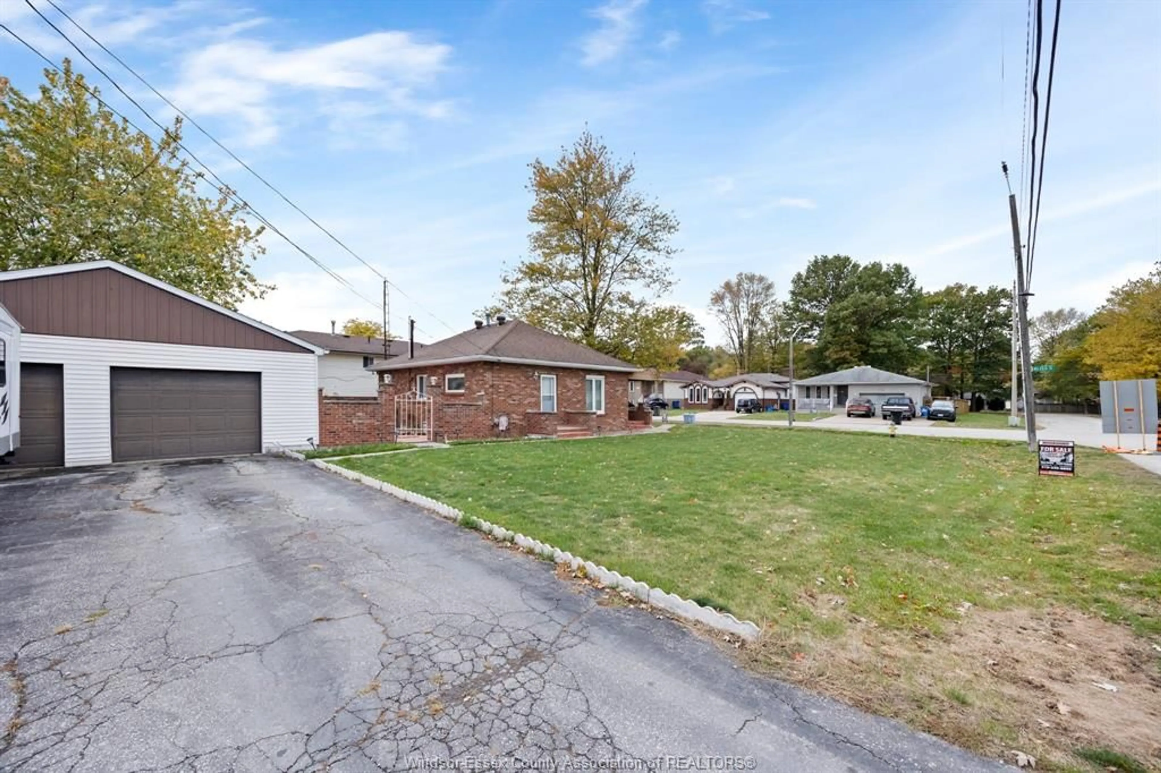 A pic from outside/outdoor area/front of a property/back of a property/a pic from drone, street for 3706 BLISS, Windsor Ontario N8W 3C2