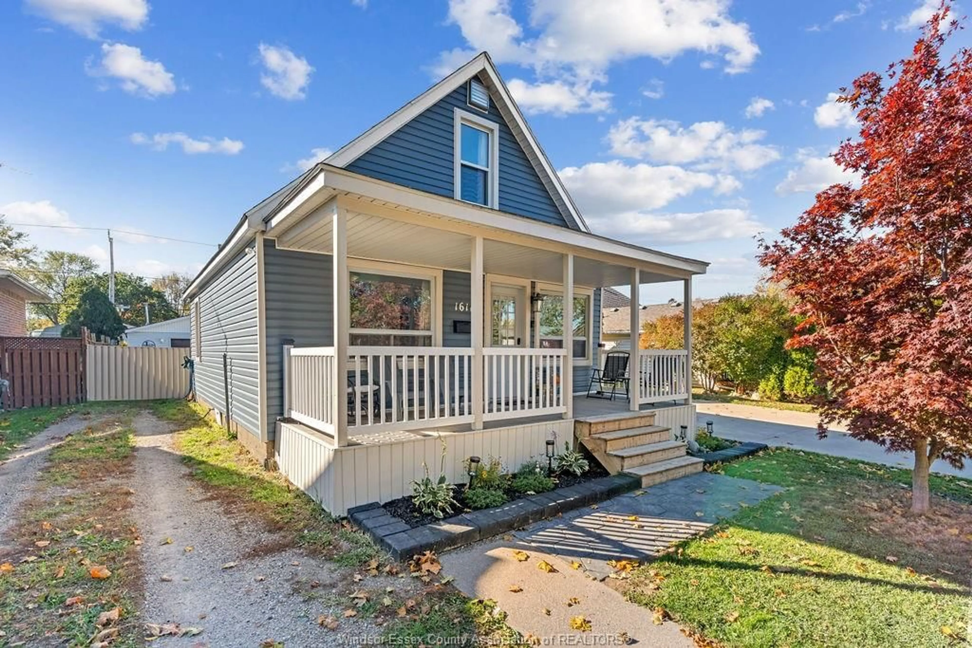 Home with vinyl exterior material, street for 1611 Ford Blvd, Windsor Ontario N8T 2C9