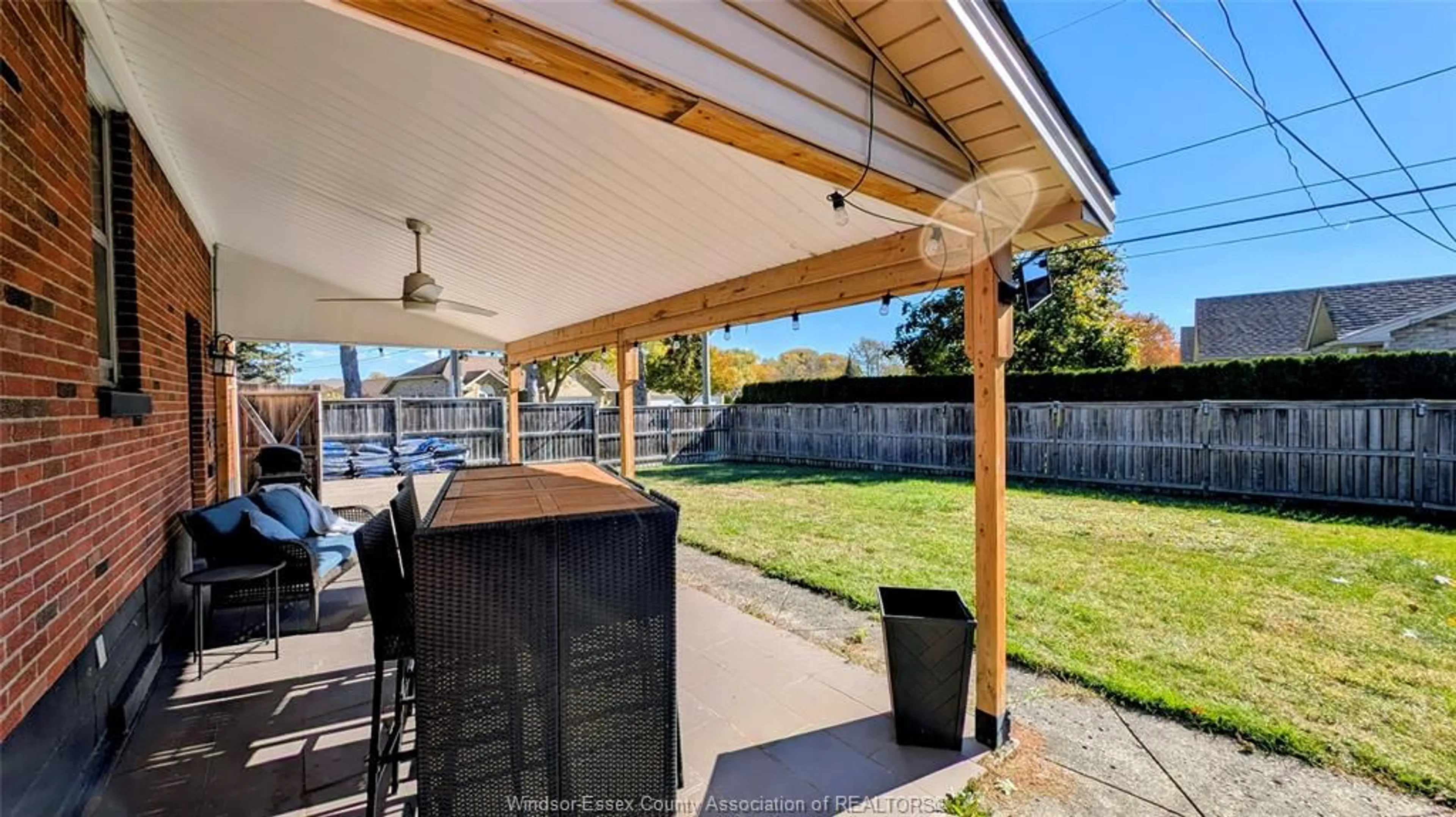 Patio, street for 921 GRAND MARAIS Rd, Windsor Ontario N9E 1C2