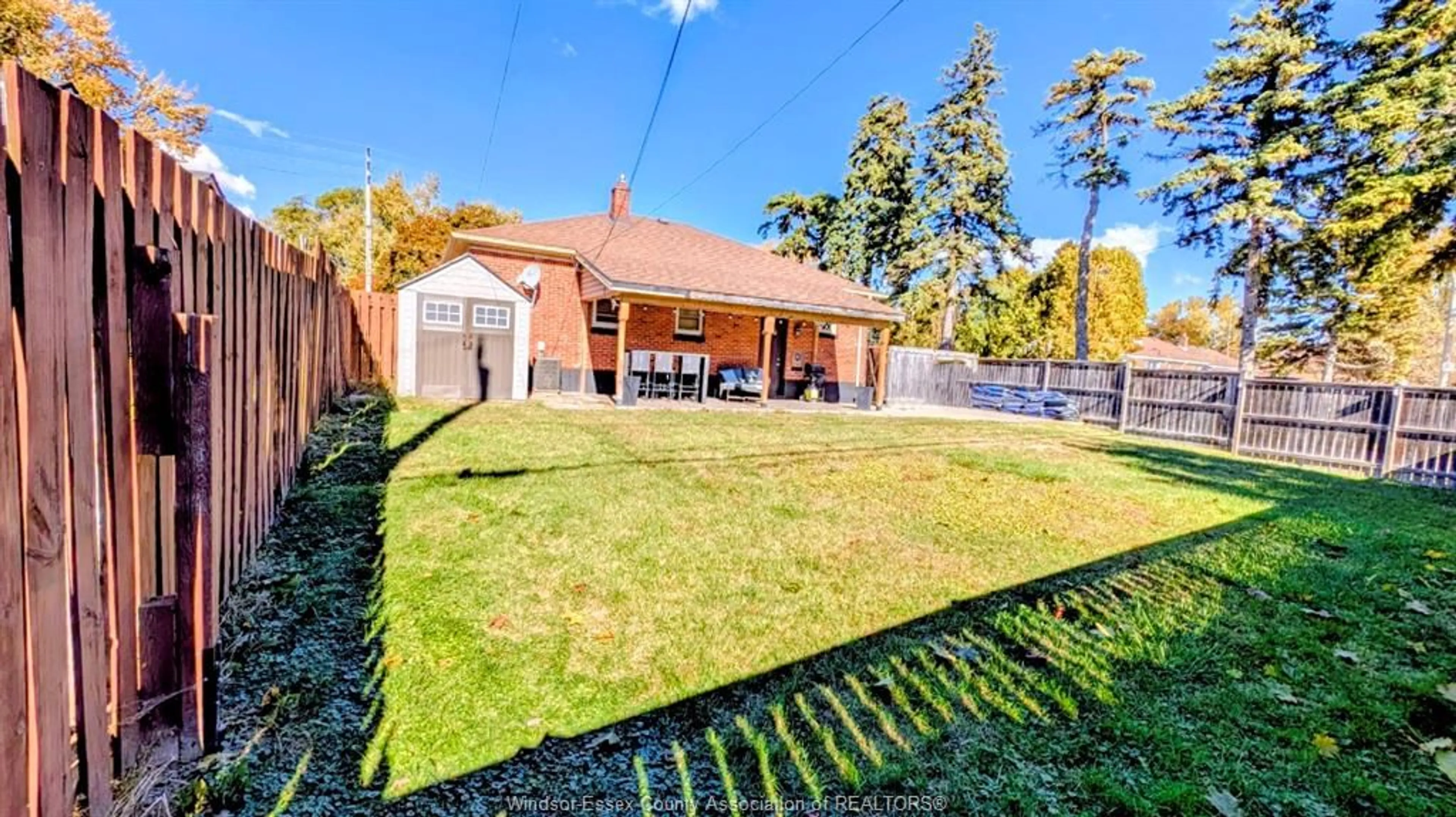 A pic from outside/outdoor area/front of a property/back of a property/a pic from drone, street for 921 GRAND MARAIS Rd, Windsor Ontario N9E 1C2