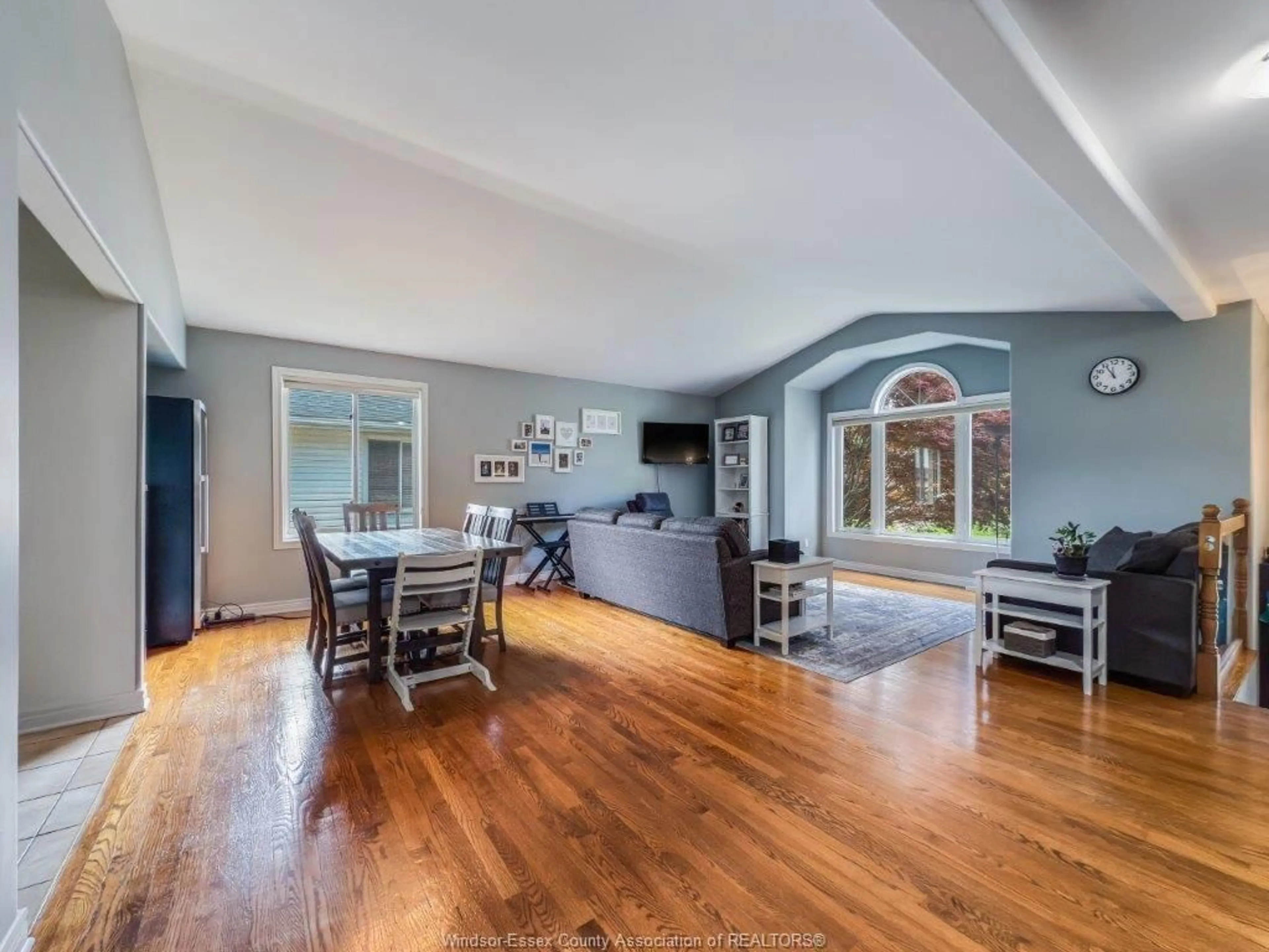 Unknown for 665 DELAWARE, LaSalle Ontario N9J 3J8