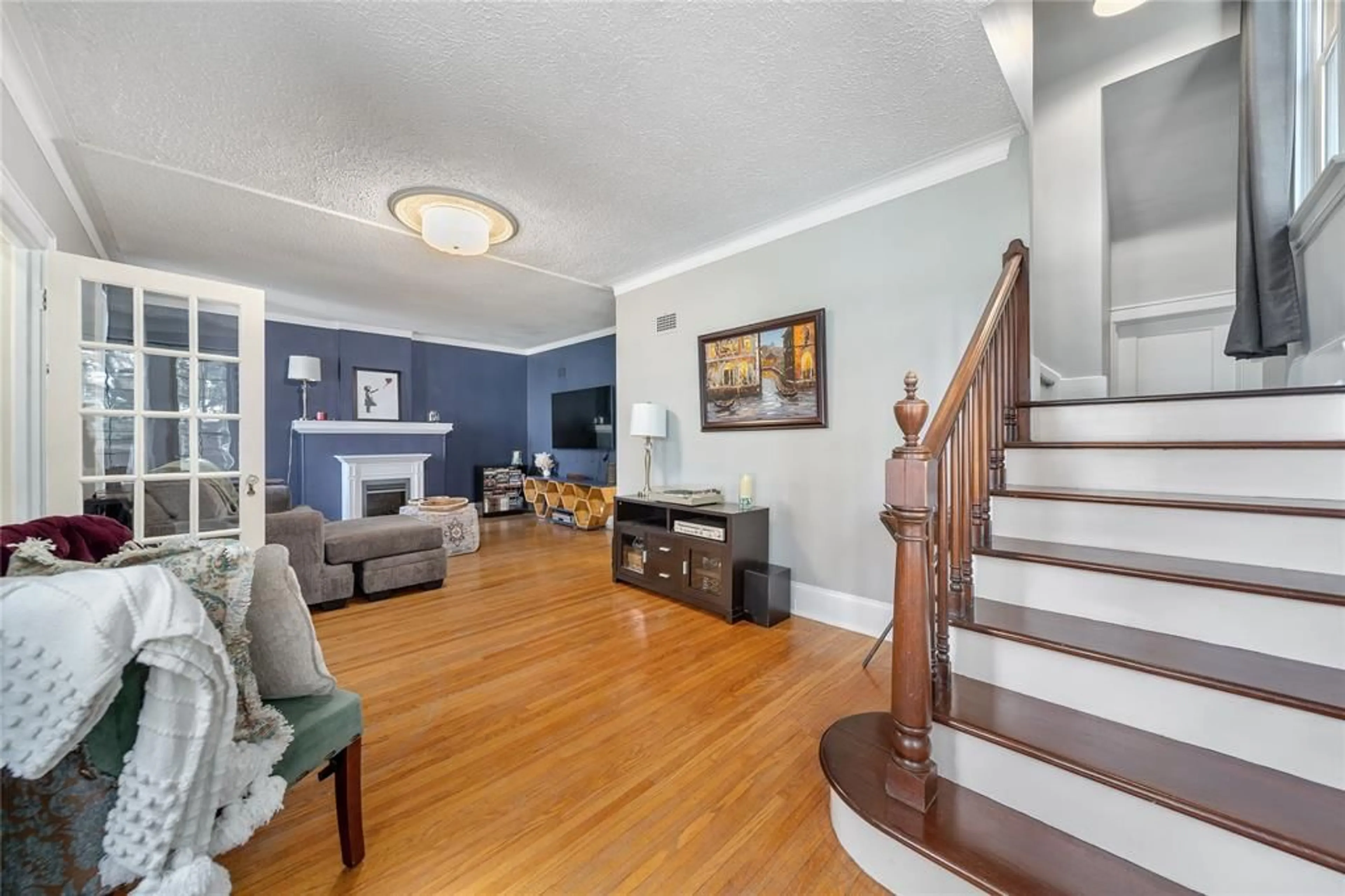 Living room with furniture, unknown for 301 TALFOURD St, Sarnia Ontario N7T 1P4