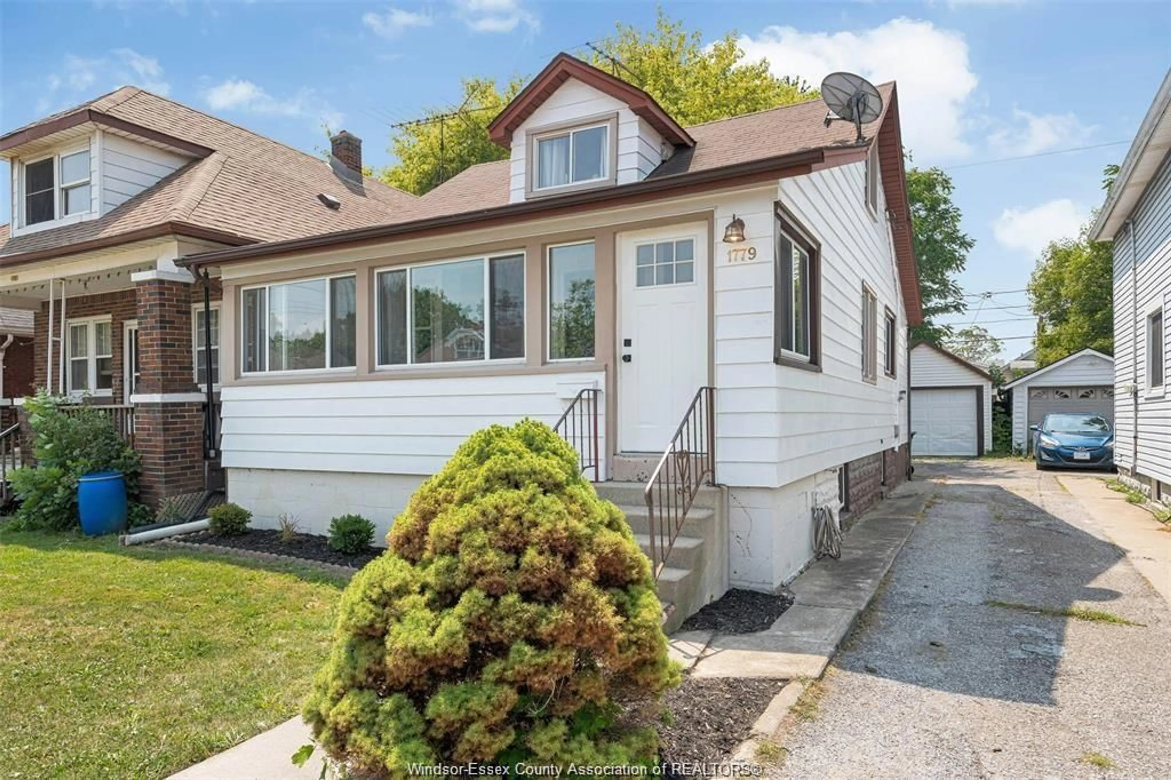 Home with vinyl exterior material, street for 1779 CADILLAC, Windsor Ontario N8Y 2V7