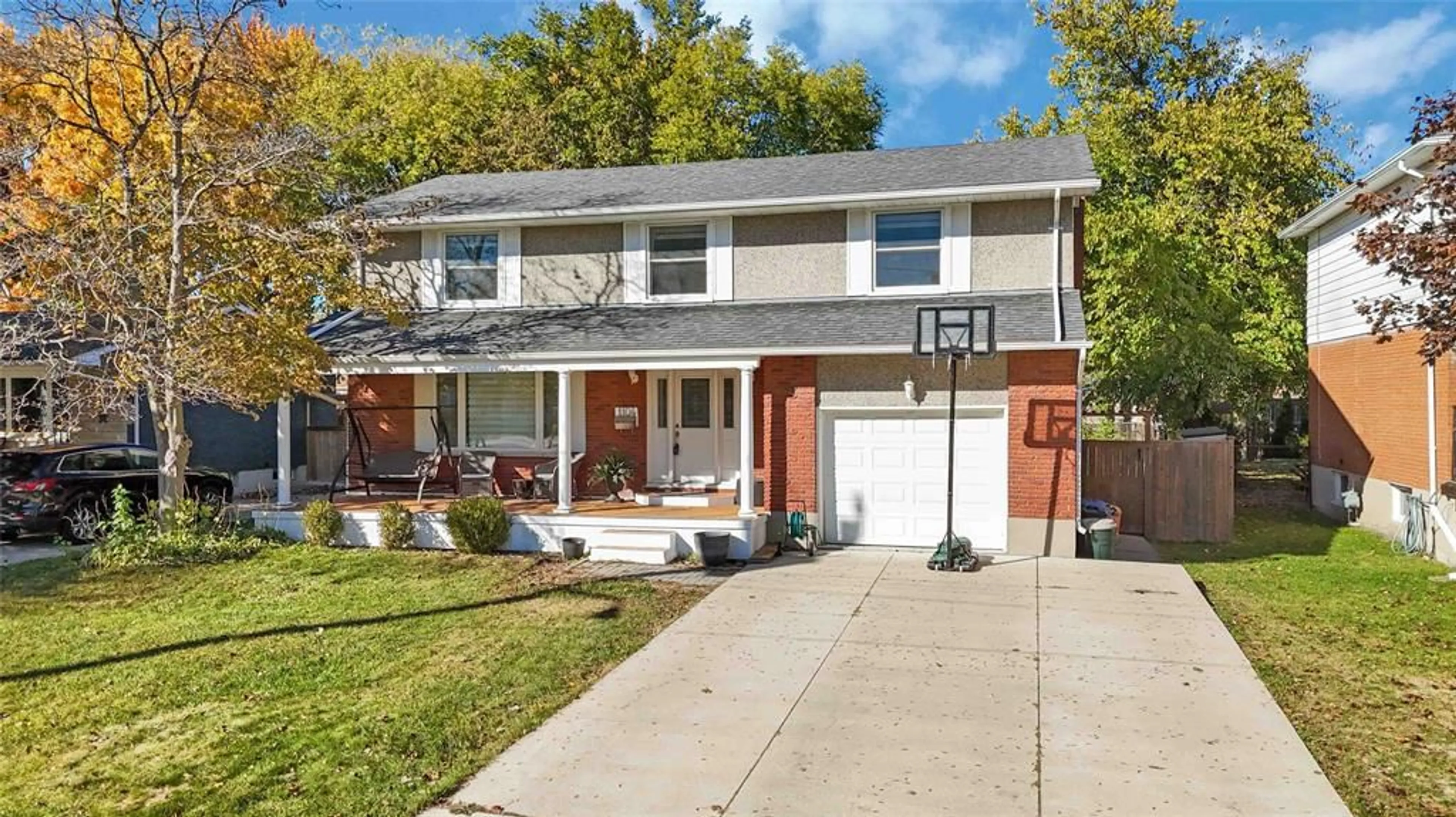 Home with vinyl exterior material, street for 1104 CATHCART Blvd, Sarnia Ontario N7S 2H5