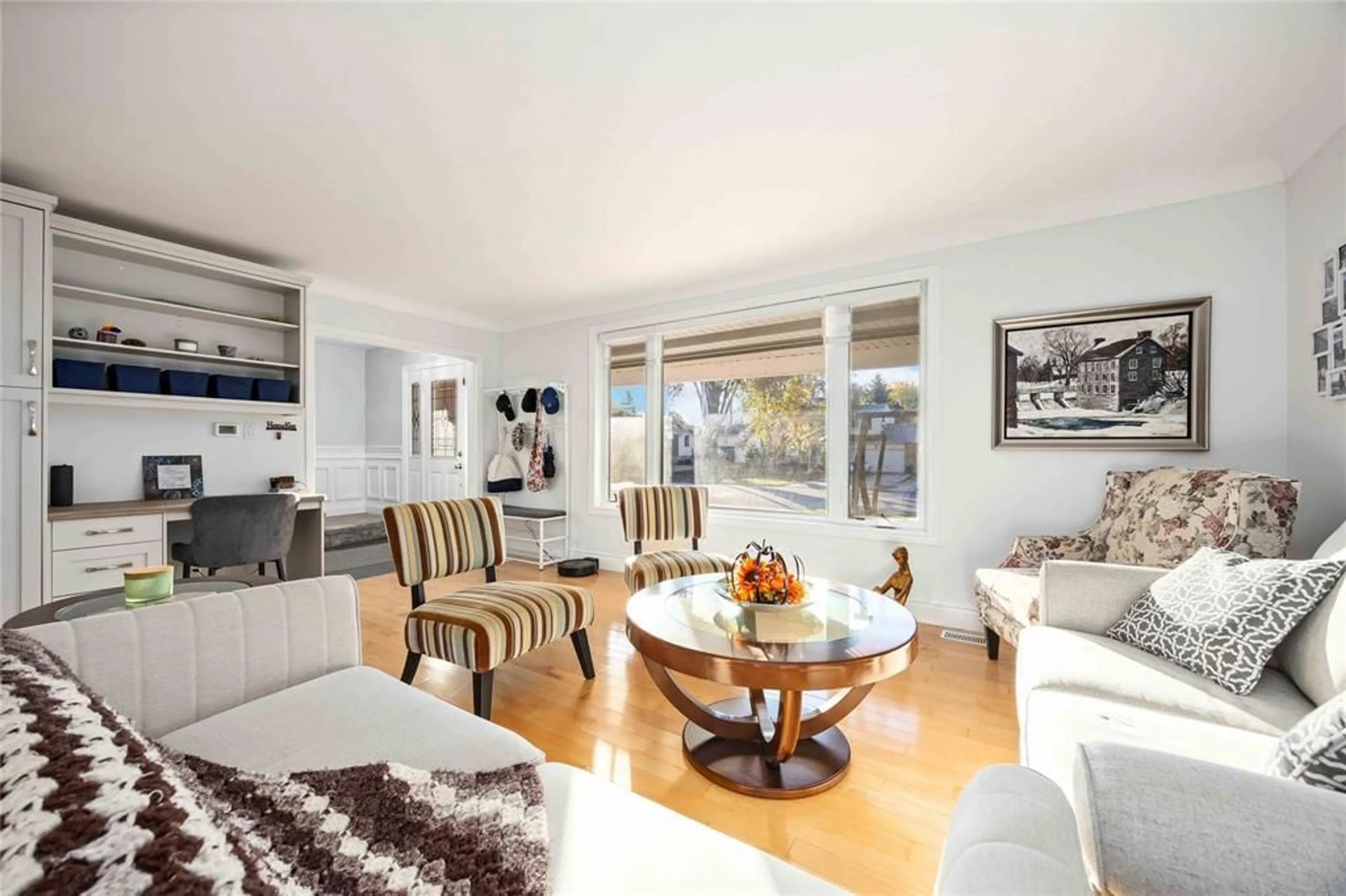 Living room with furniture, unknown for 1104 CATHCART Blvd, Sarnia Ontario N7S 2H5