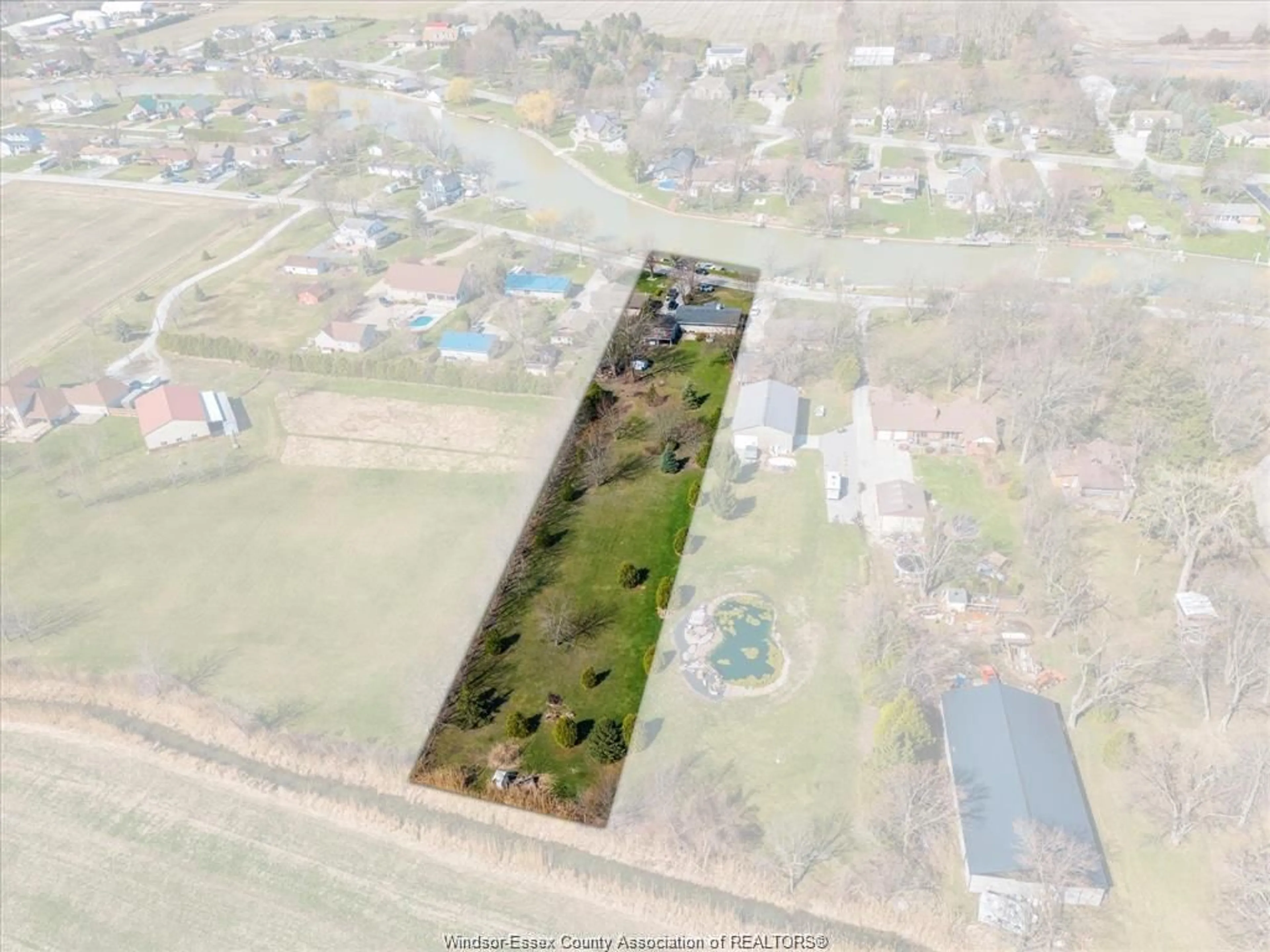 A pic from outside/outdoor area/front of a property/back of a property/a pic from drone, unknown for 314 EAST RUSCOM RIVER Rd, Lakeshore Ontario N0R 1S0