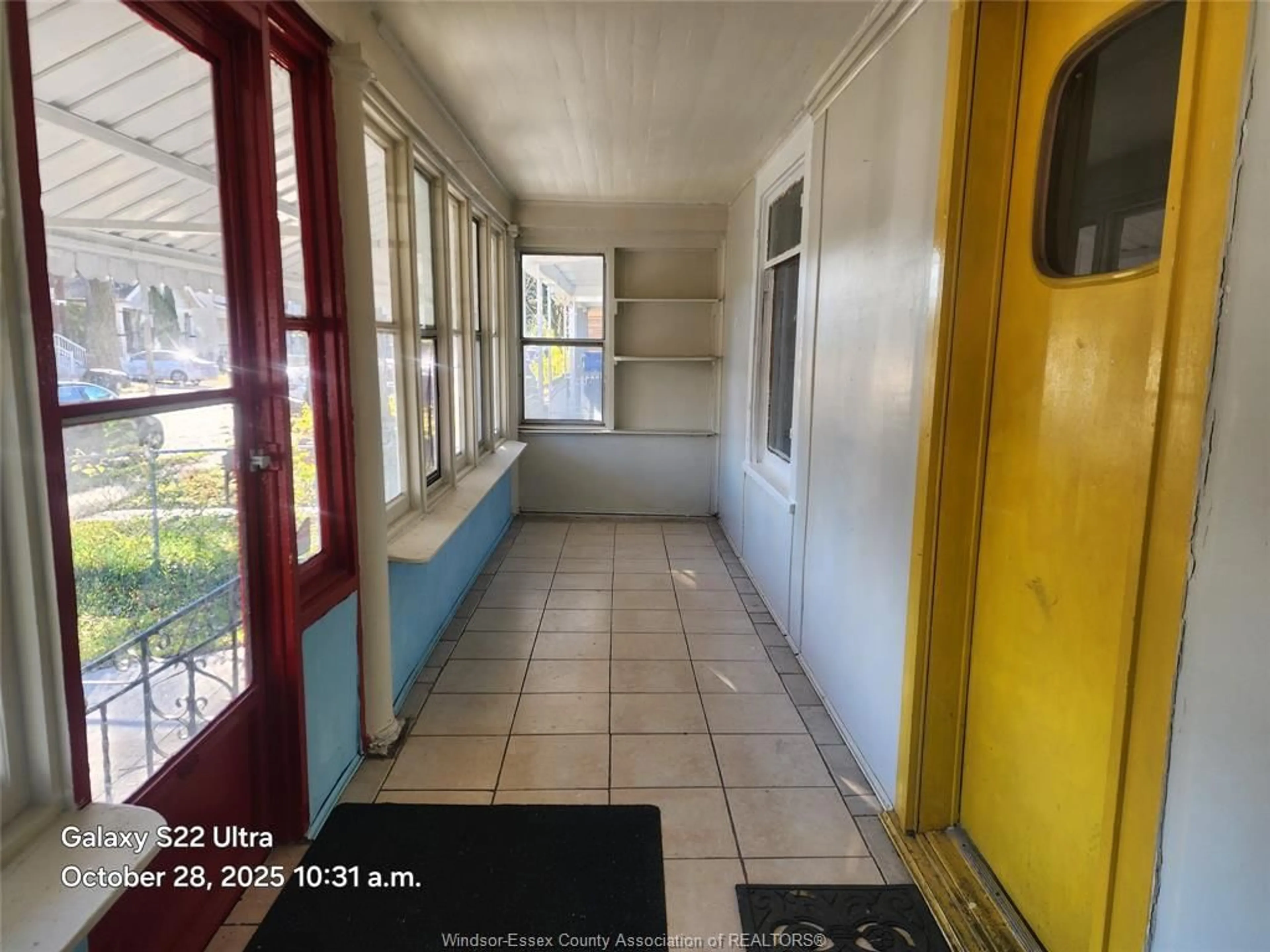 Indoor foyer for 361 JOSEPHINE, Windsor Ontario N9B 2K9