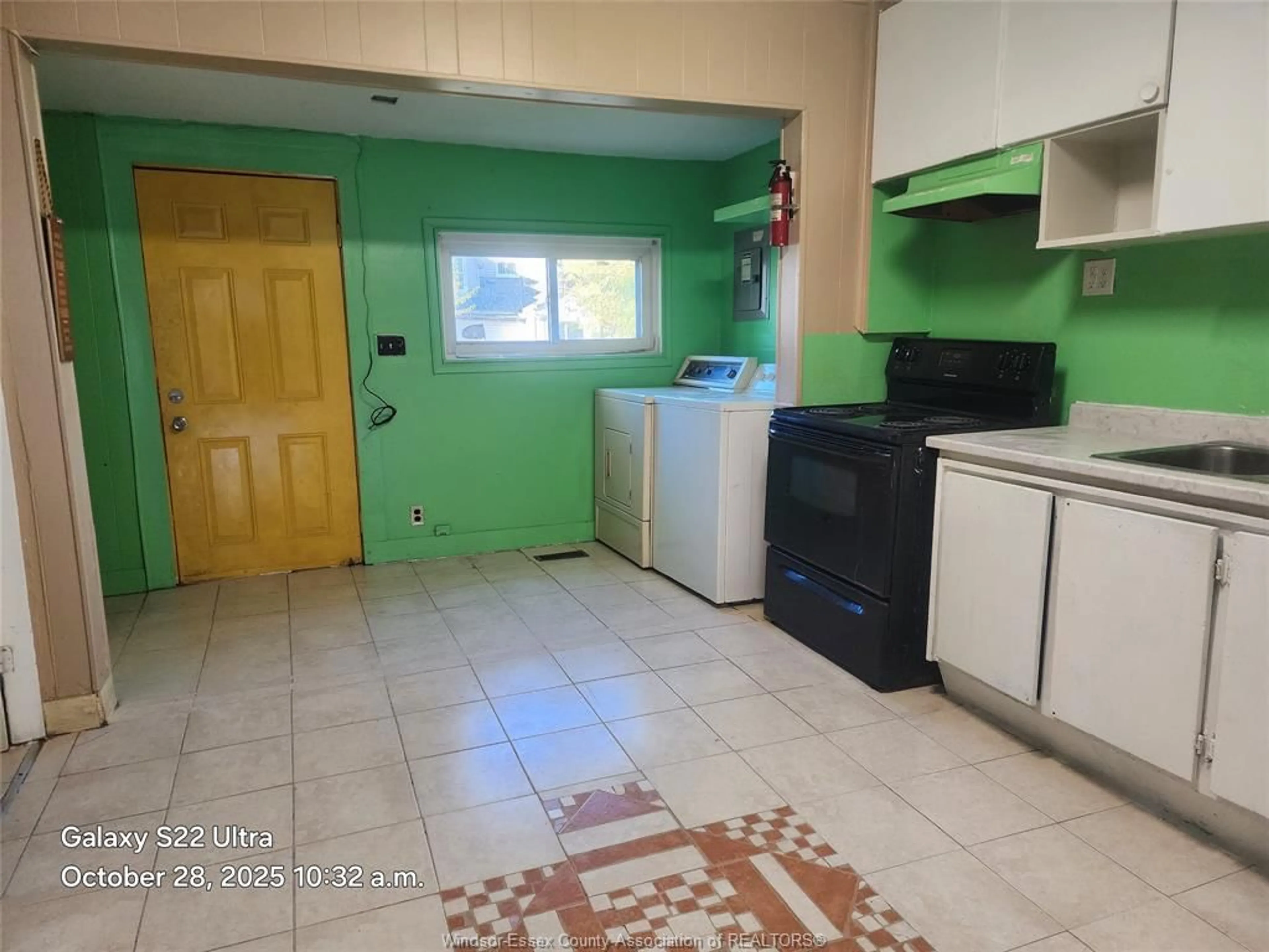 A pic of a room for 361 JOSEPHINE, Windsor Ontario N9B 2K9