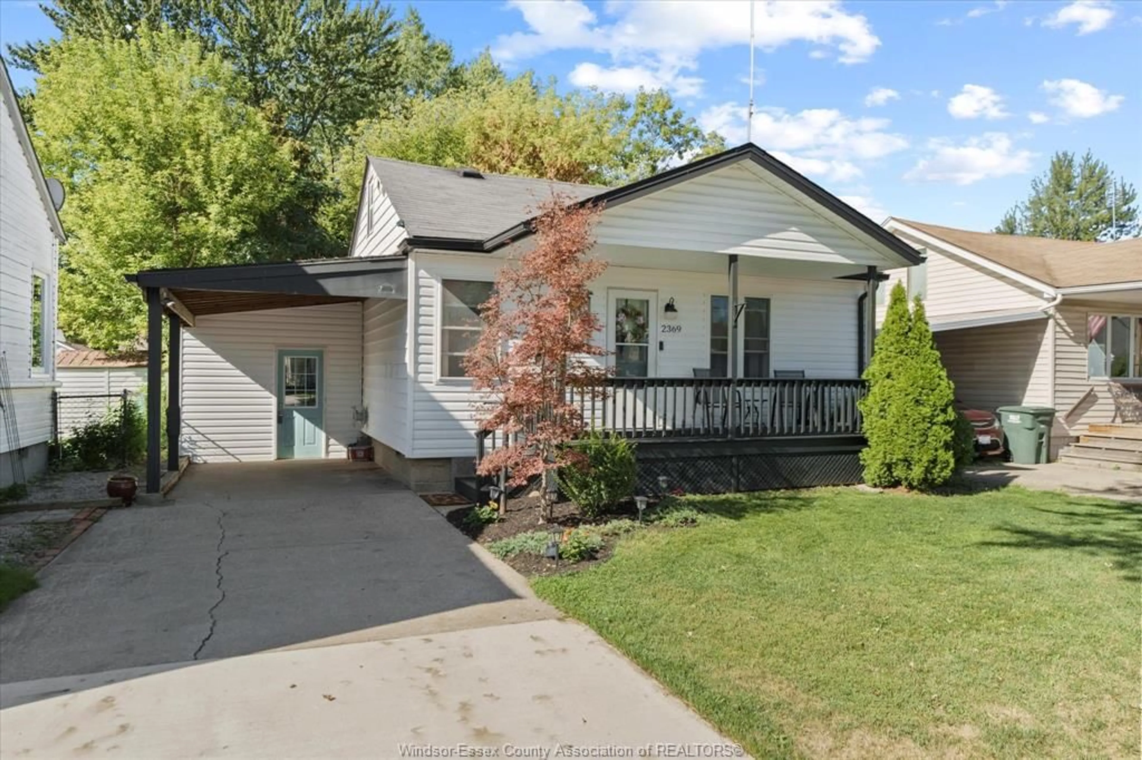 Home with vinyl exterior material, street for 2369 Wellesley, Windsor Ontario N8W 2G3