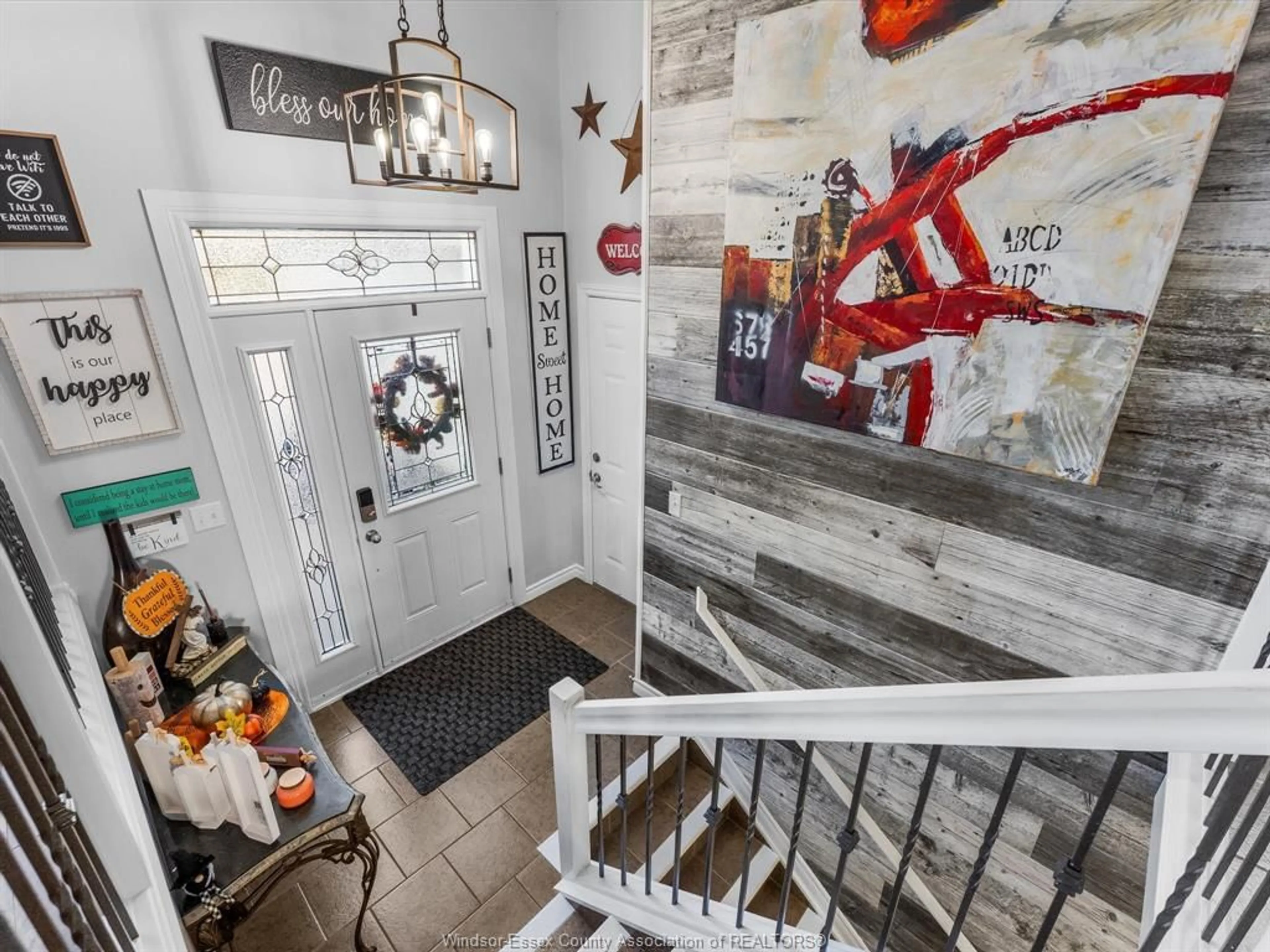 Indoor entryway for 9 HAZEL, Kingsville Ontario N9Y 0A8