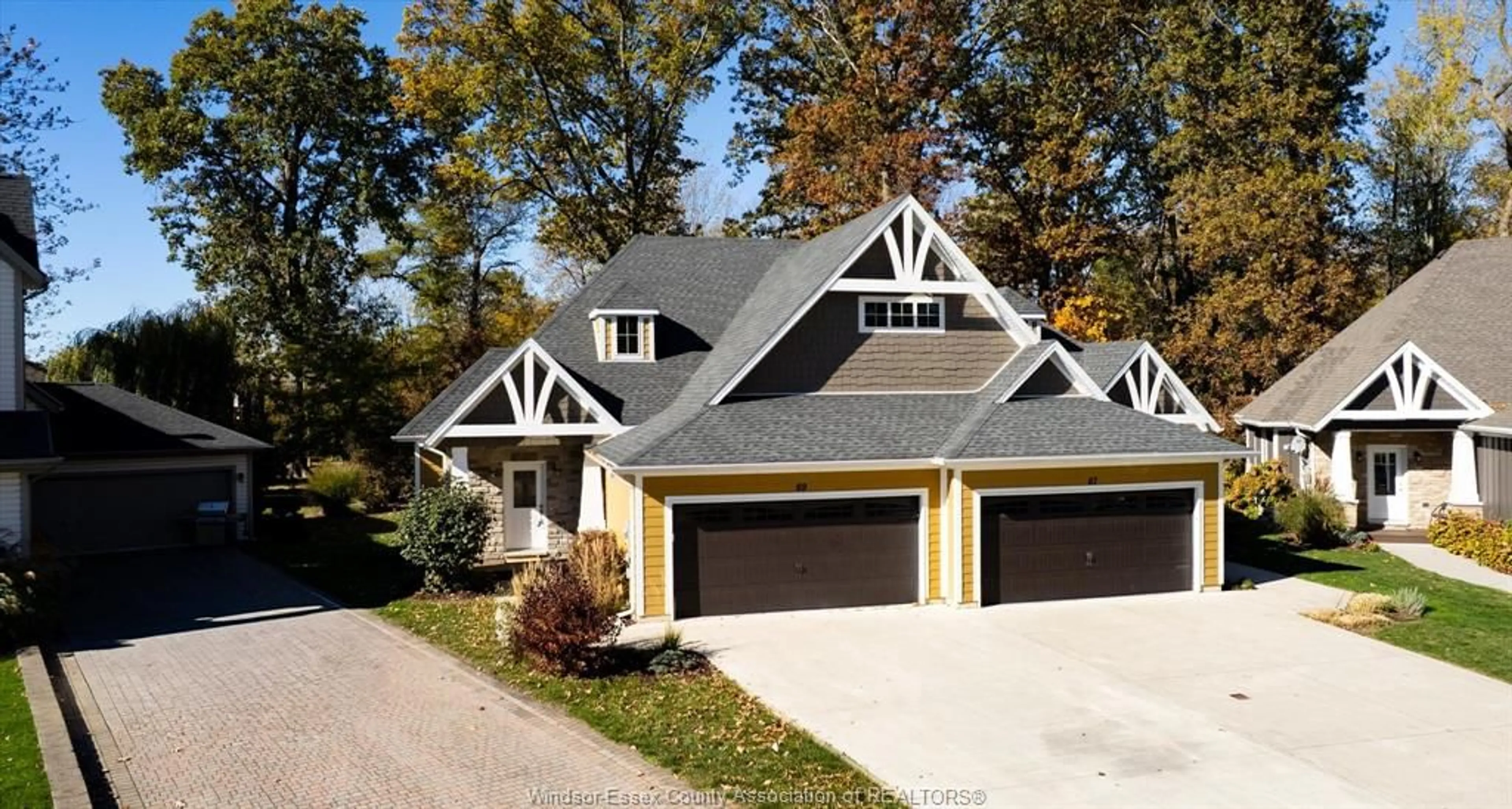 Home with vinyl exterior material, street for 69 RED OAK Cres, Amherstburg Ontario N9V 4C4