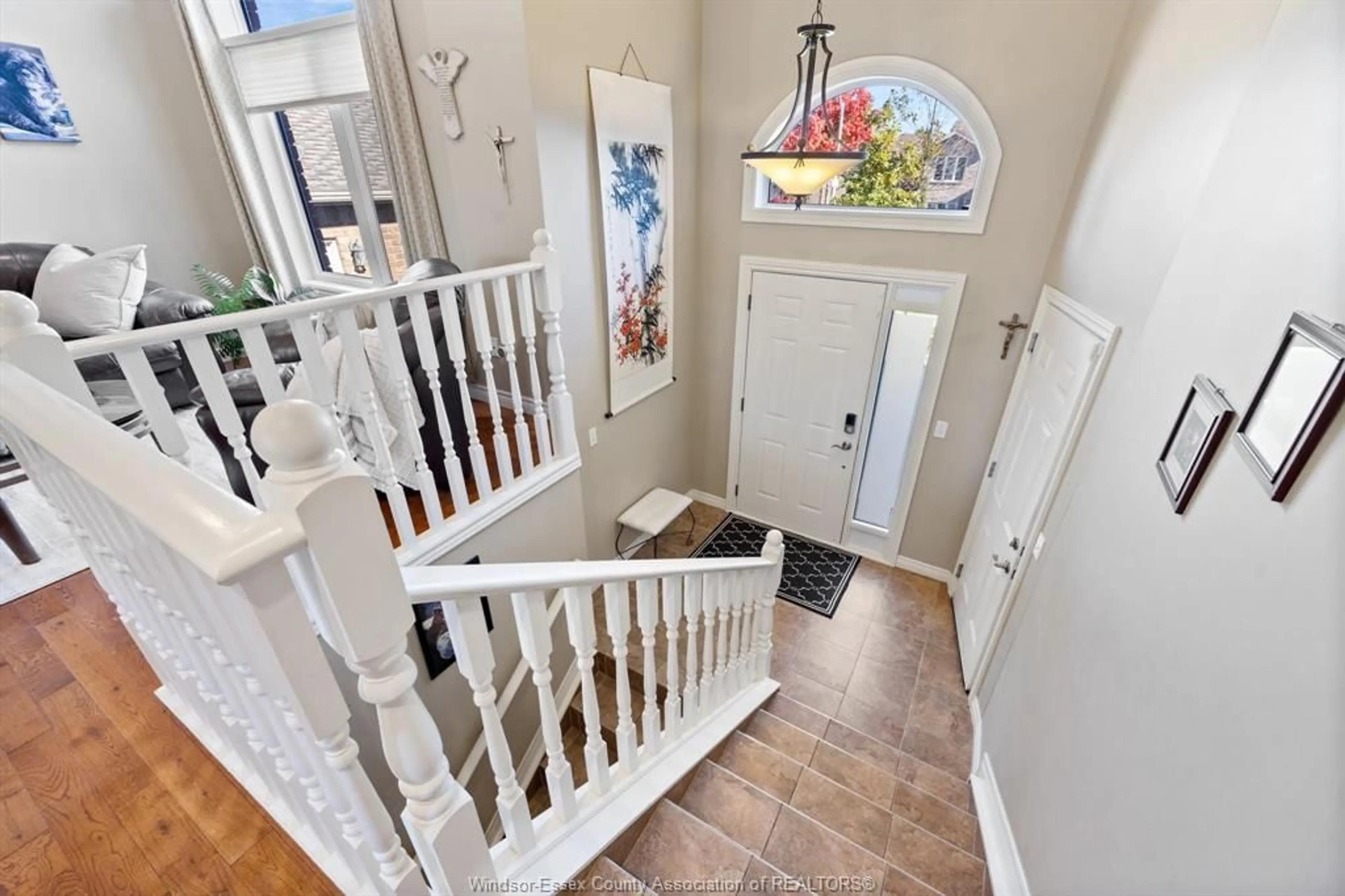 Indoor entryway for 4753 BARCELONA, Windsor Ontario N9G 3E9