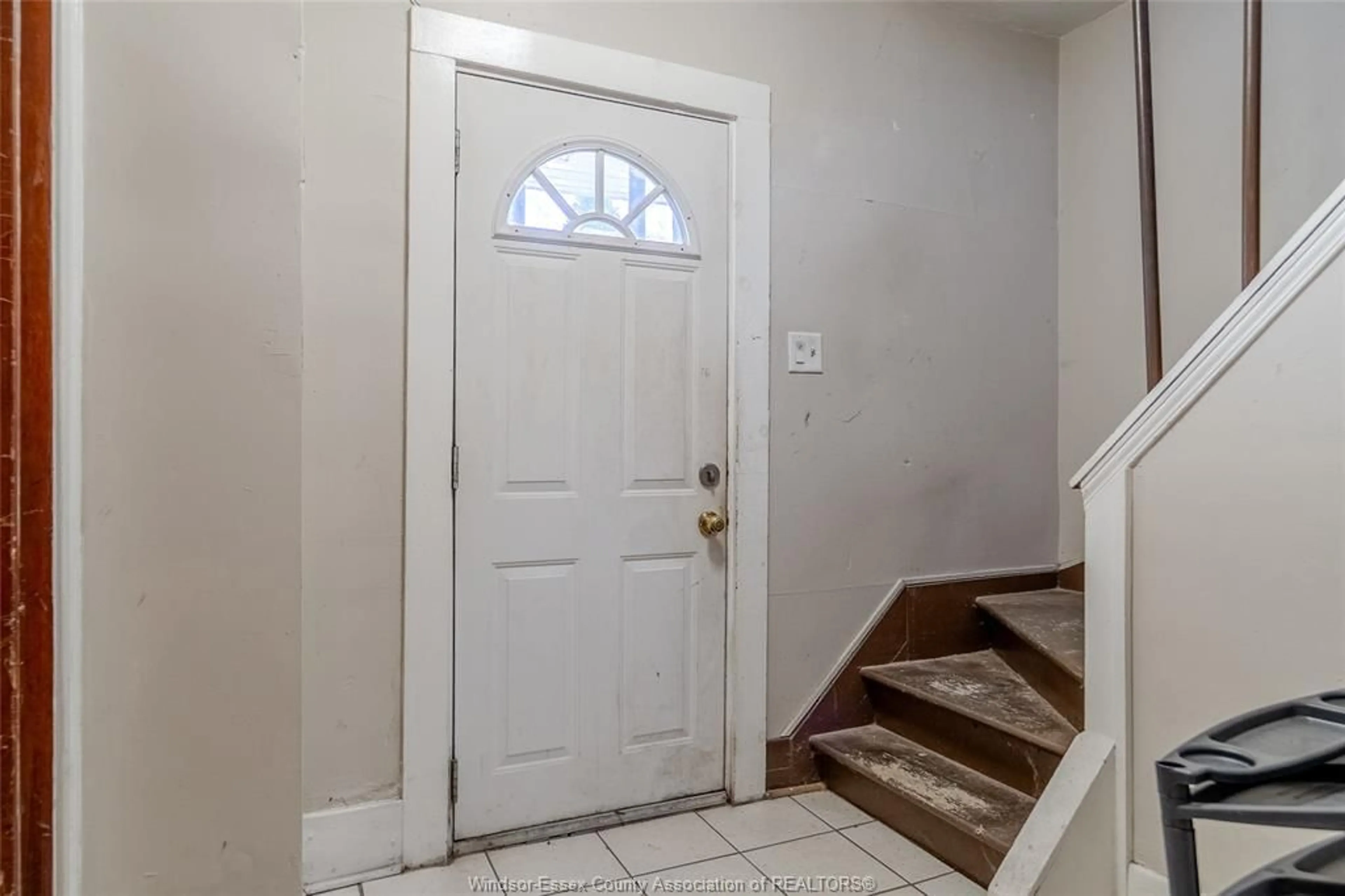Indoor entryway for 195-97 Hanna St, Windsor Ontario N8X 2N3