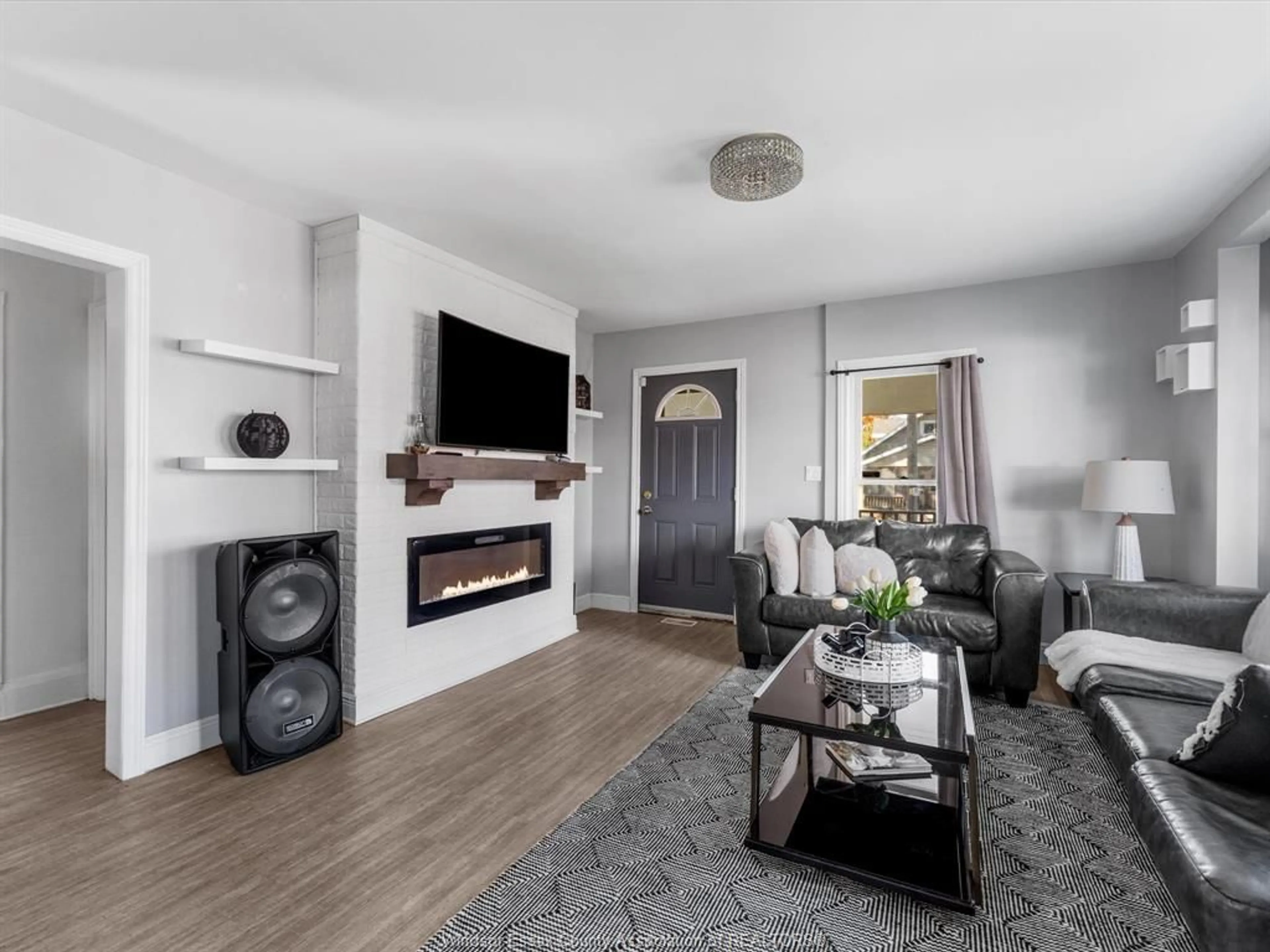 Living room with furniture, unknown for 46 Wilson Ave, Chatham Ontario N7L 1K7