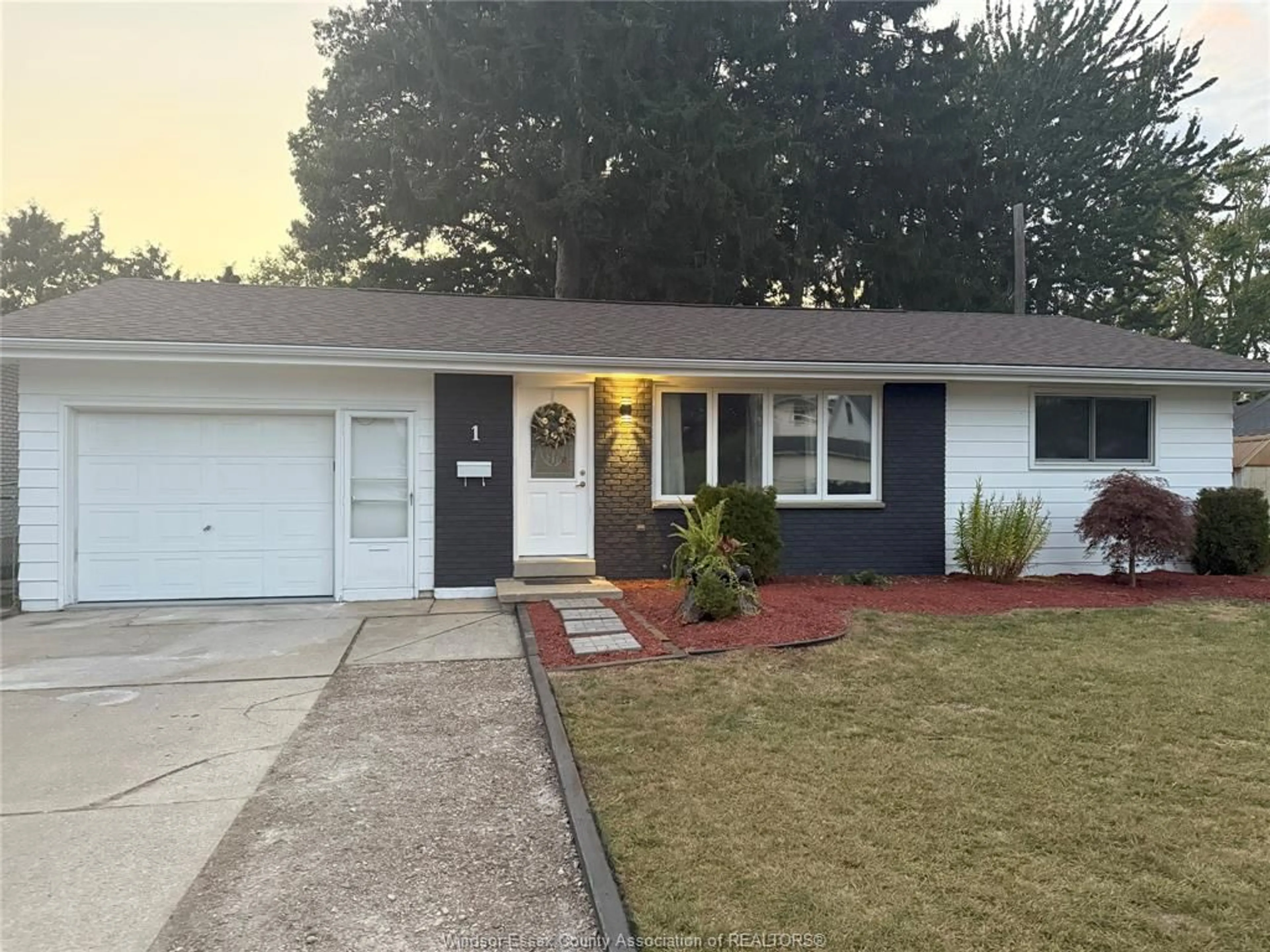 Home with vinyl exterior material, street for 1 LONGFIELD Lane, Leamington Ontario N8H 2R8