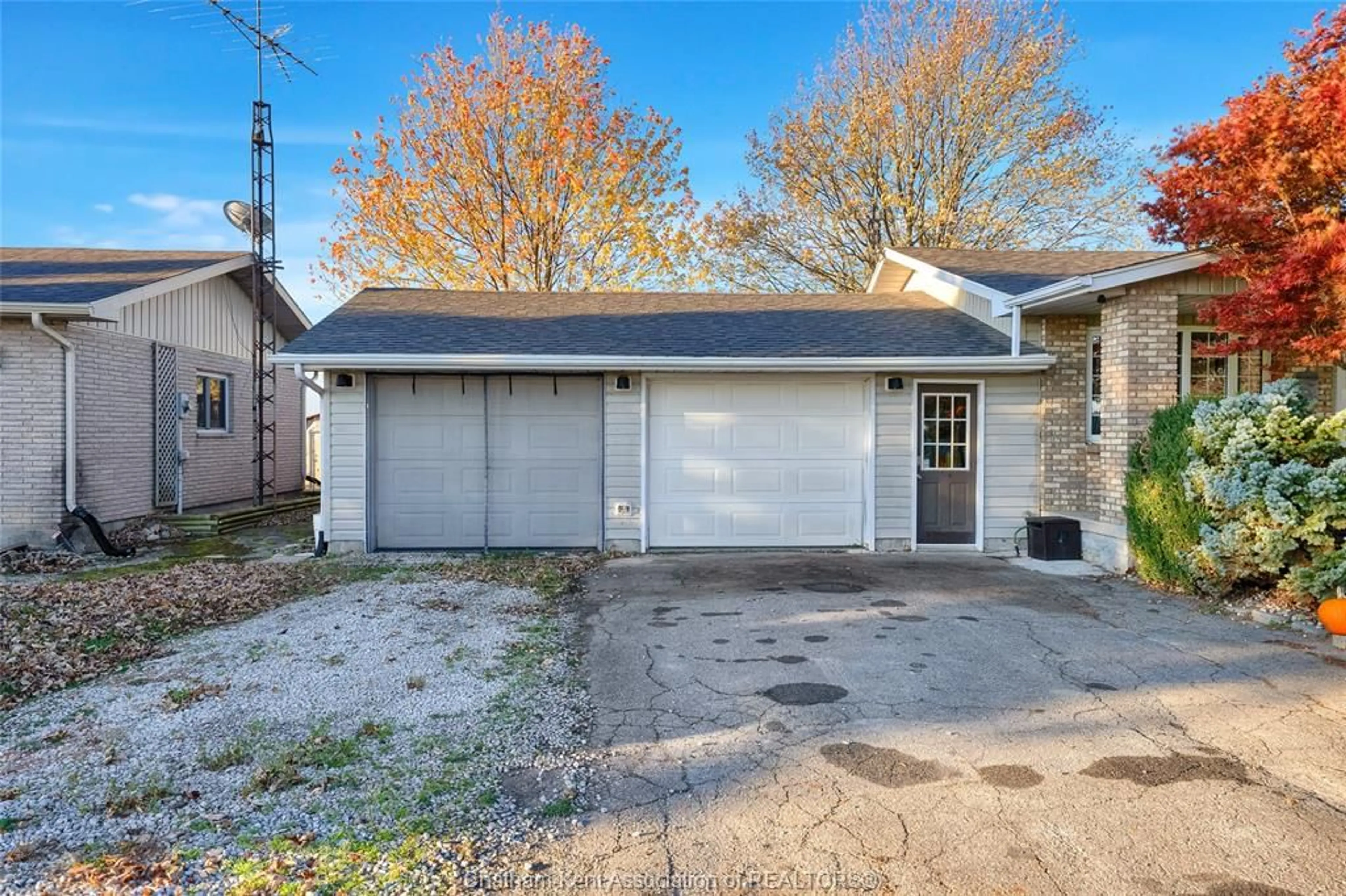 Indoor garage for 23990 WINTER LINE Rd, Pain Court Ontario N0P 1Z0