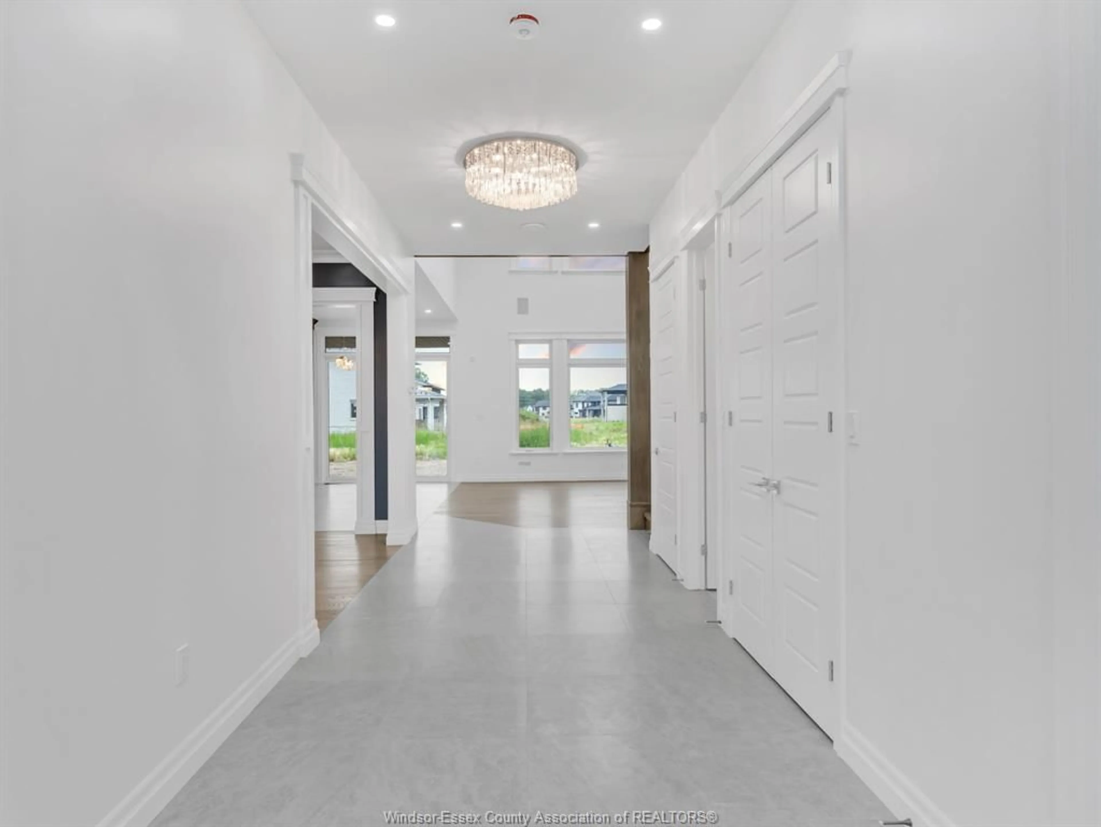 Indoor foyer for 4461 CATERINA, LaSalle Ontario N9H 0N3