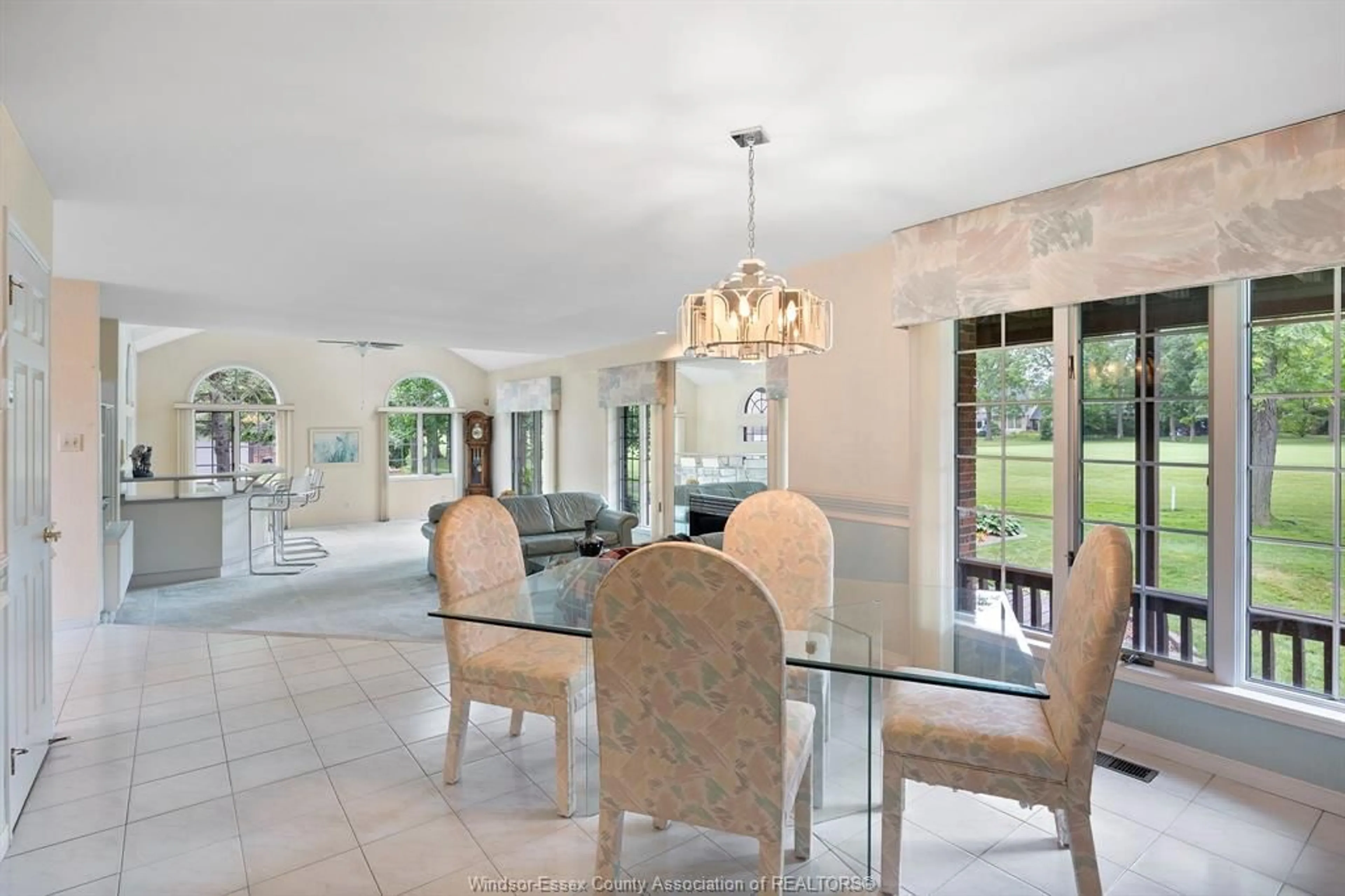 Dining room, ceramic/tile floor for 15 FAIRWAY Cres, Amherstburg Ontario N9V 3T5