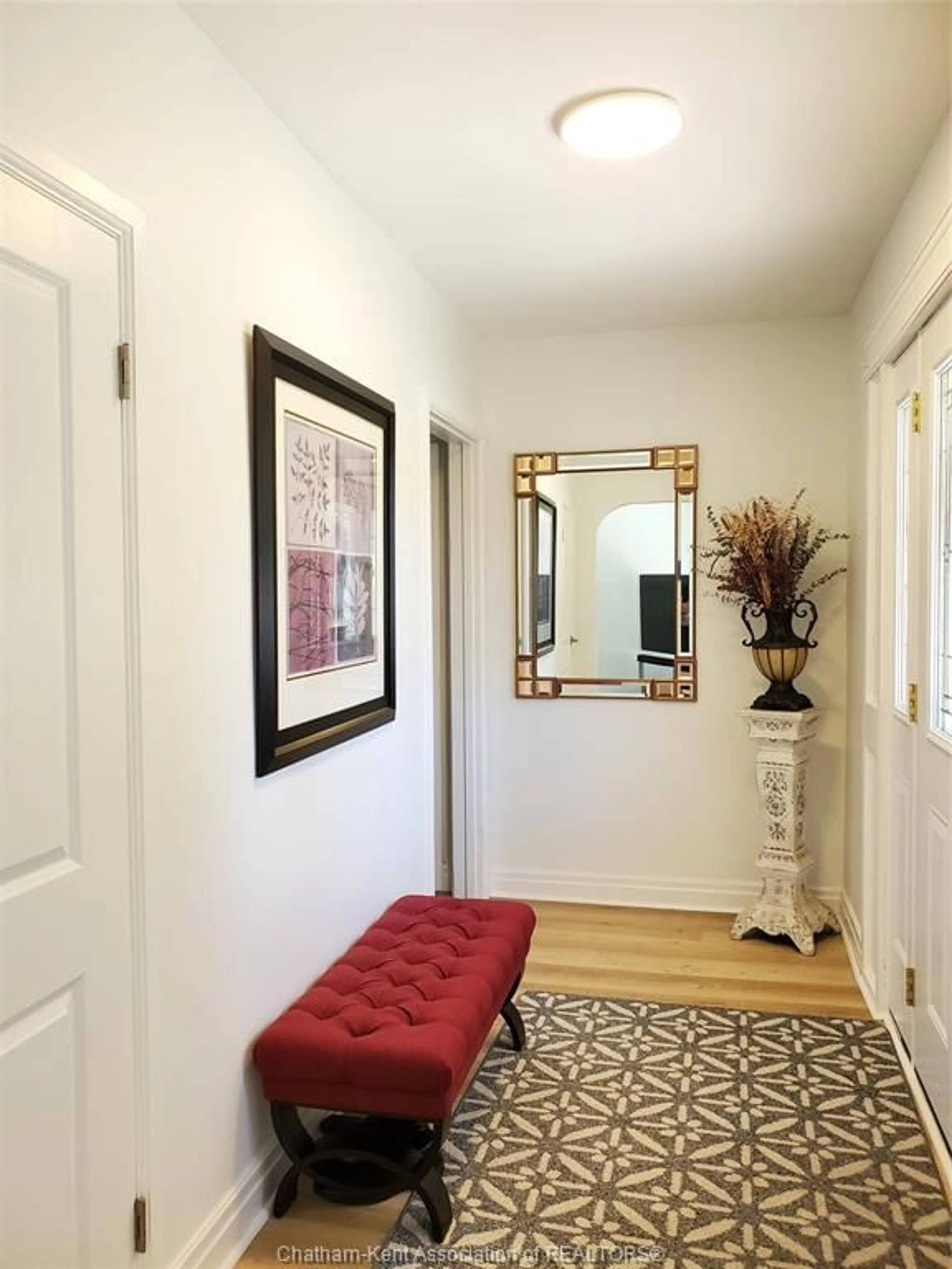 Indoor entryway for 51 Tweedsmuir Ave, Chatham Ontario N7M 3Z7