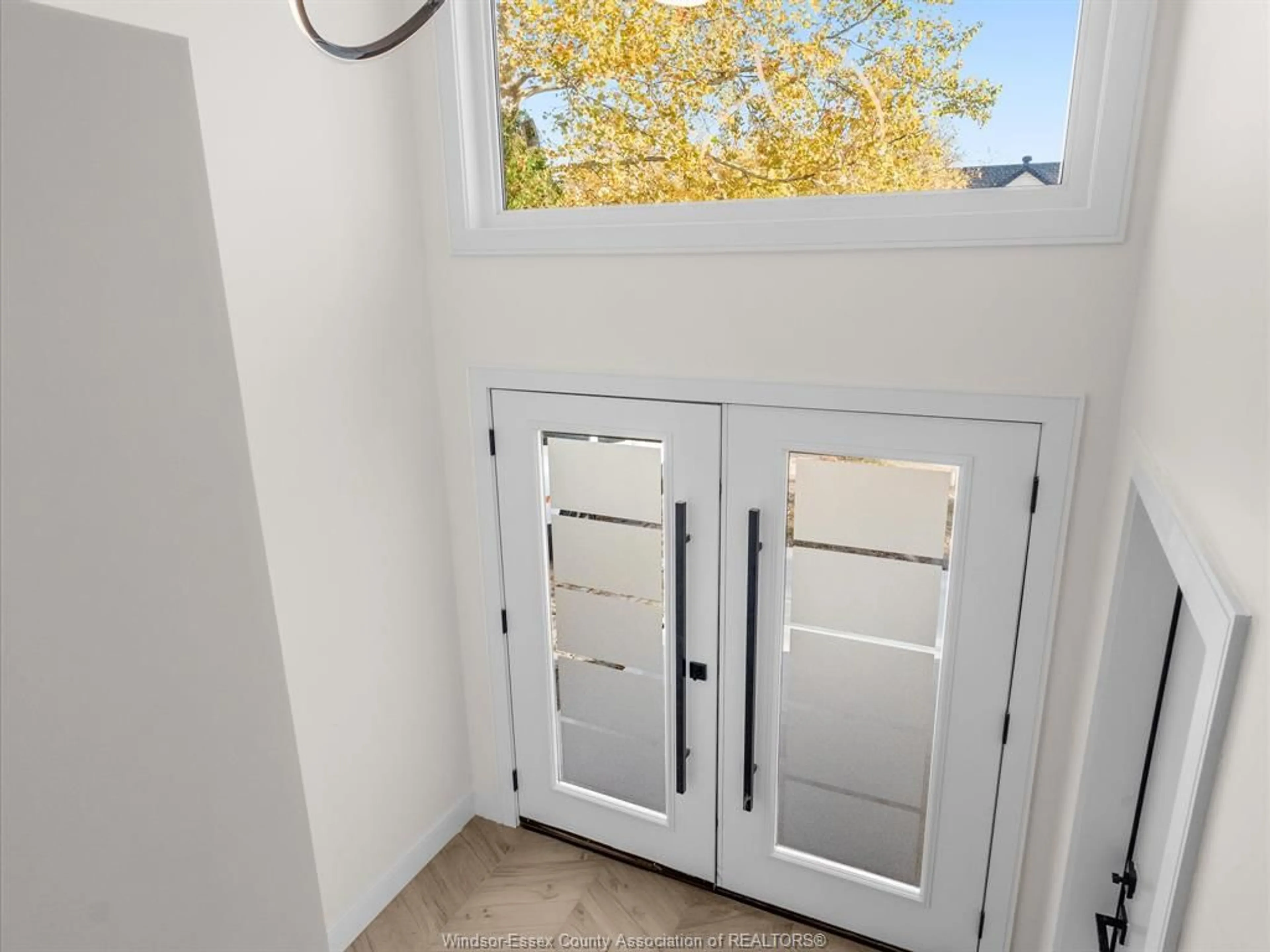 Indoor entryway for 3221 BYNG, Windsor Ontario N8W 3H1