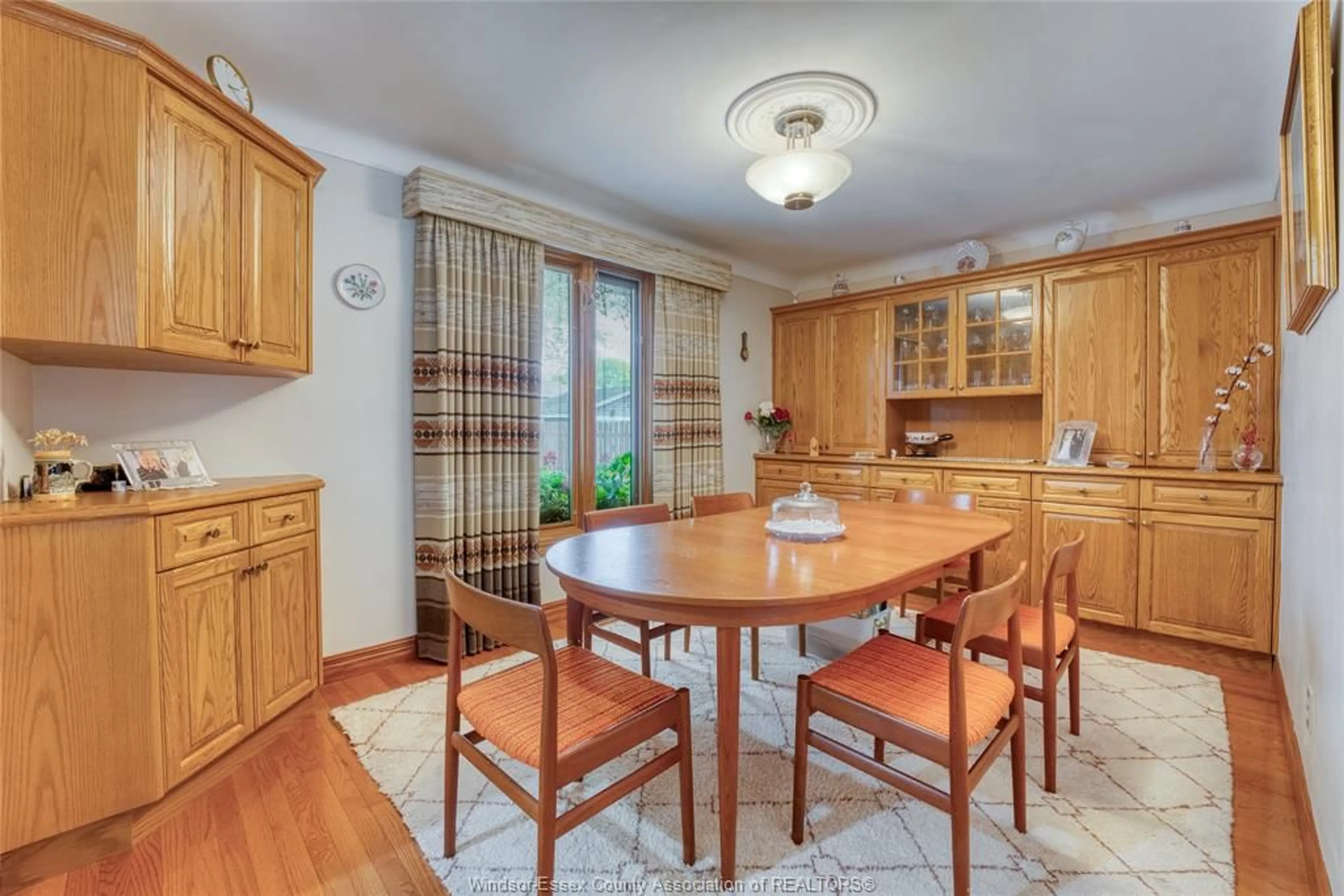 Dining room, wood/laminate floor for 304 Fairway Cres, Tecumseh Ontario N8N 2Z2