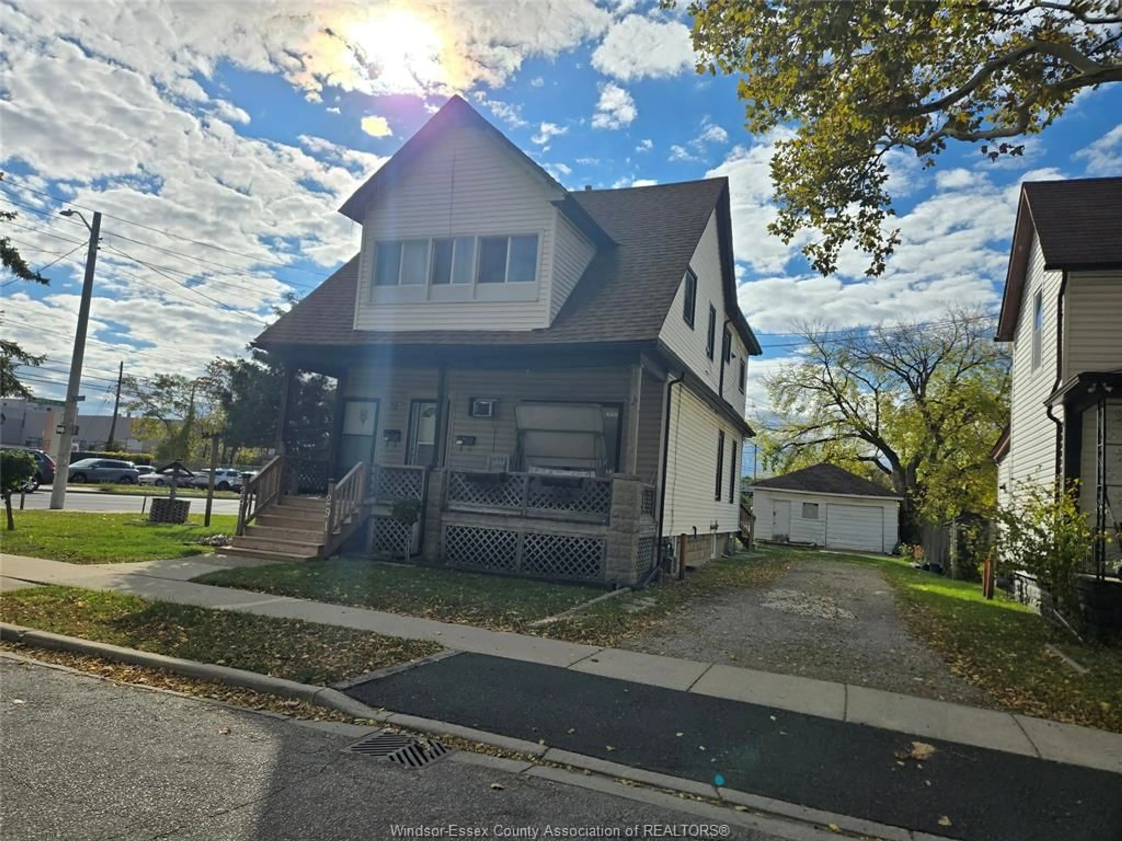 A pic from outside/outdoor area/front of a property/back of a property/a pic from drone, street for 291-93 Belleview Ave, Windsor Ontario N8Y 2W1