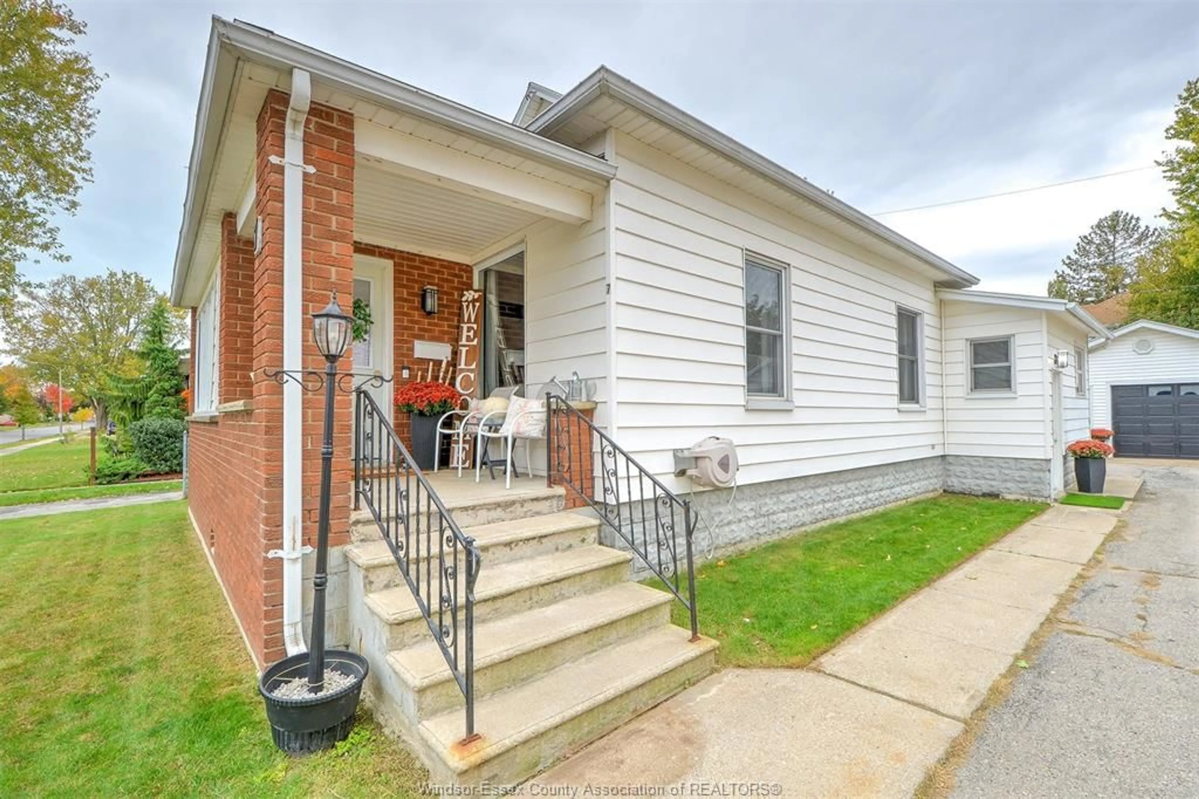 Home with brick exterior material, street for 7 Westmoreland, Leamington Ontario N8H 3P2