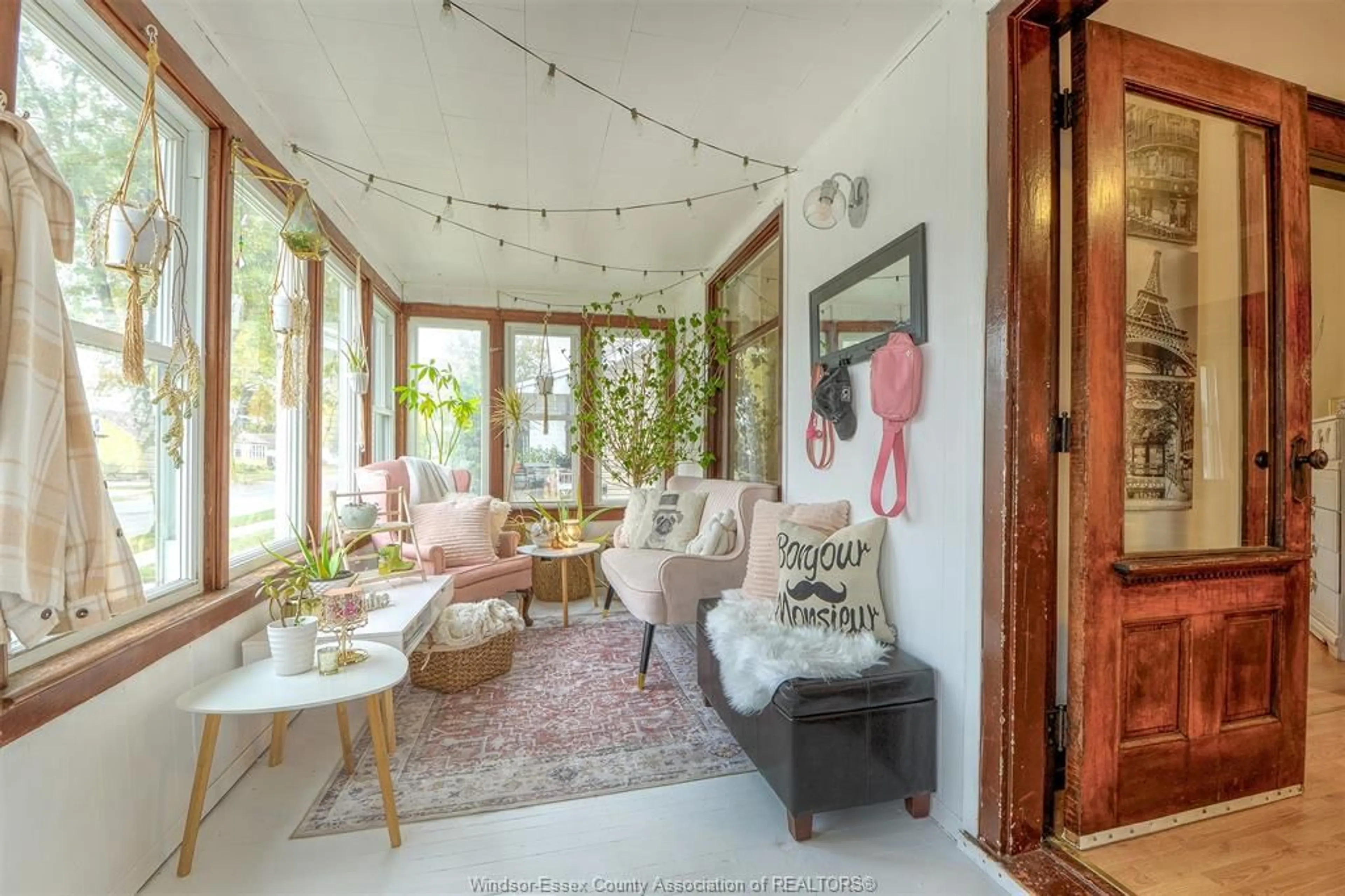 Indoor entryway for 7 Westmoreland, Leamington Ontario N8H 3P2