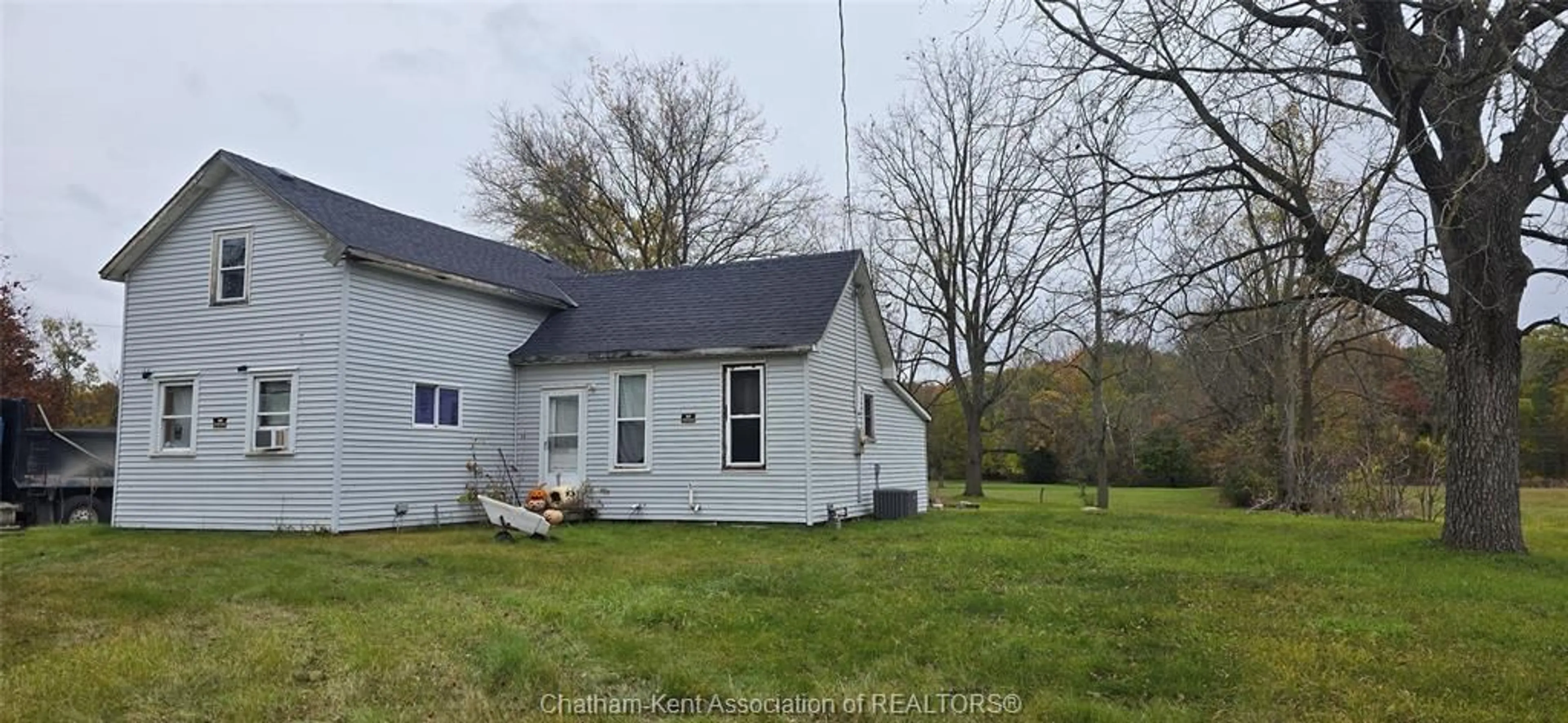 A pic from outside/outdoor area/front of a property/back of a property/a pic from drone, unknown for 30083 West Bothwell Rd, Bothwell Ontario N0P 1C0