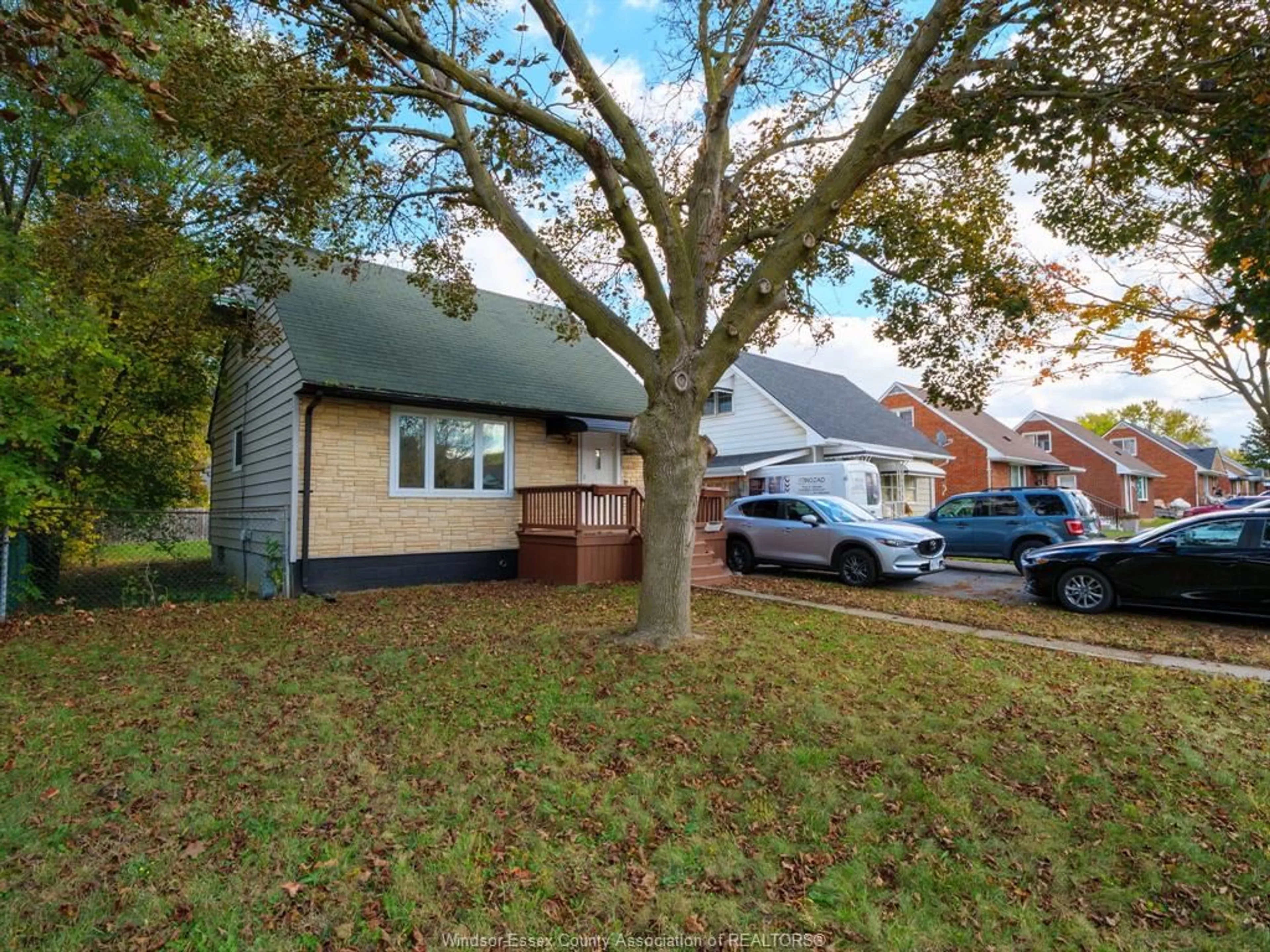 A pic from outside/outdoor area/front of a property/back of a property/a pic from drone, street for 1214 Rankin Ave, Windsor Ontario N9B 2S5