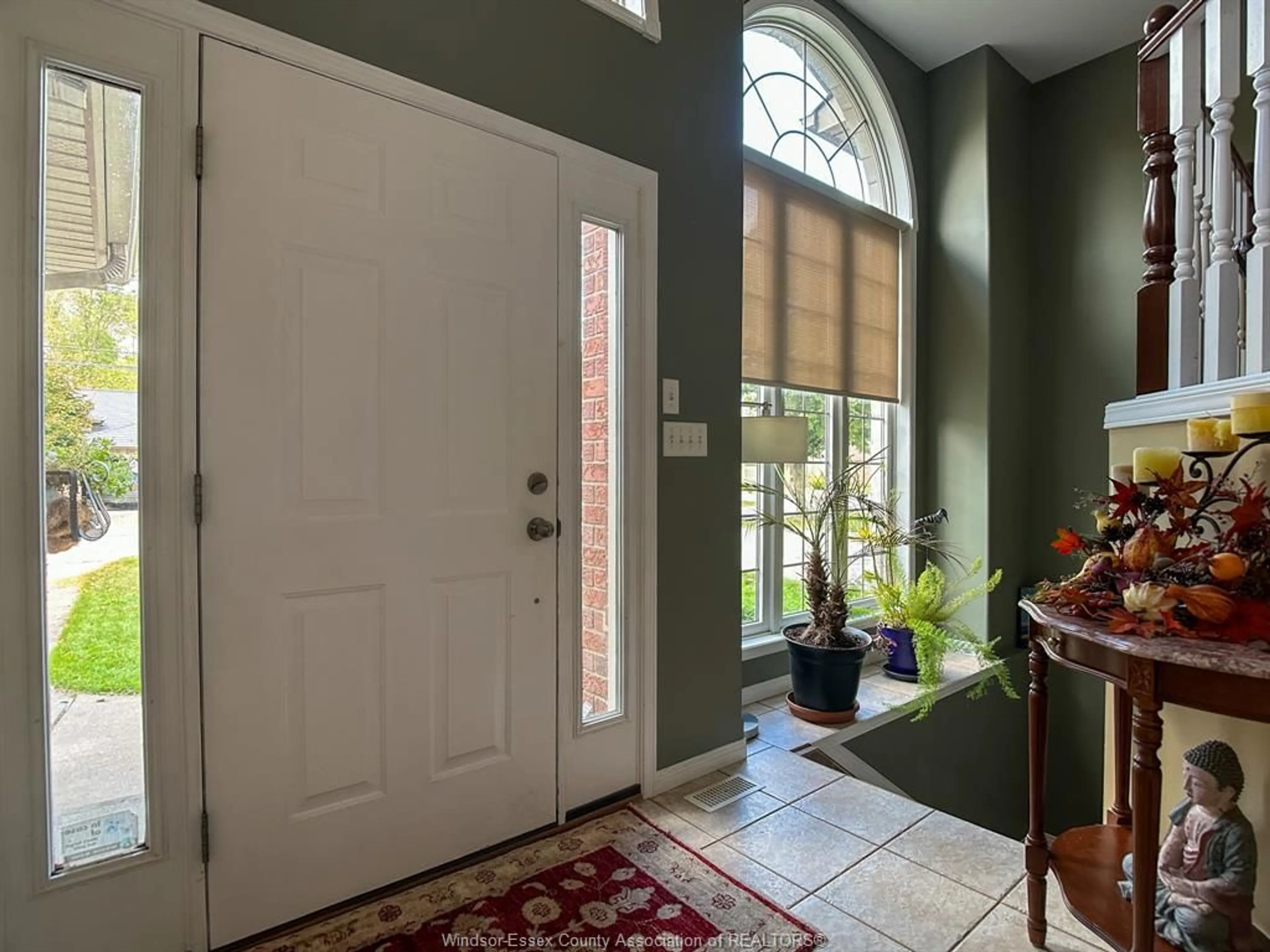 Indoor entryway for 1353 ARMANDA, Windsor Ontario N9C 3W8