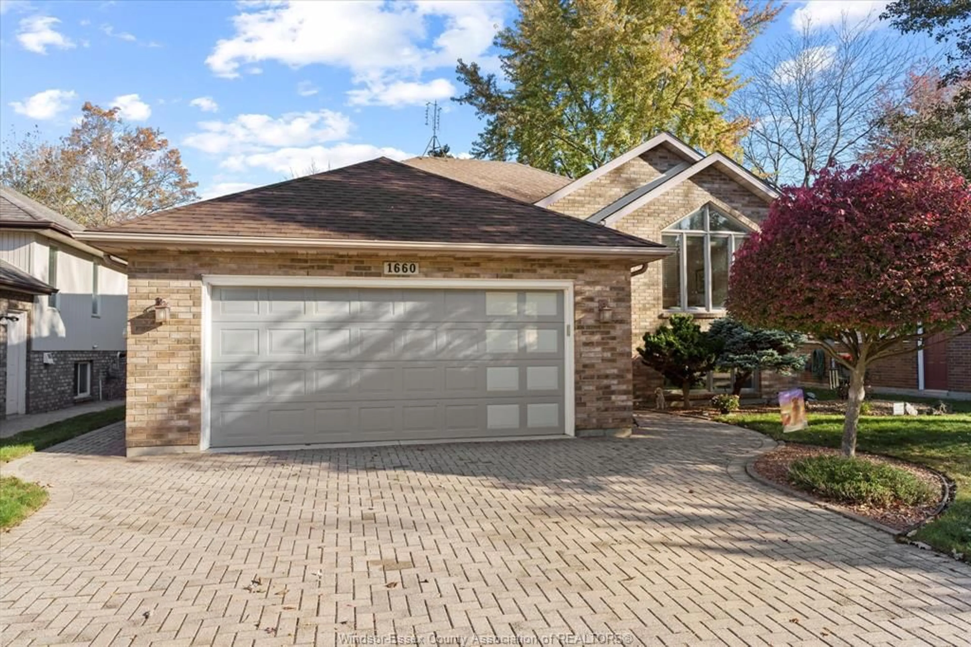 Home with brick exterior material, street for 1660 MINTO, LaSalle Ontario N9J 3H2