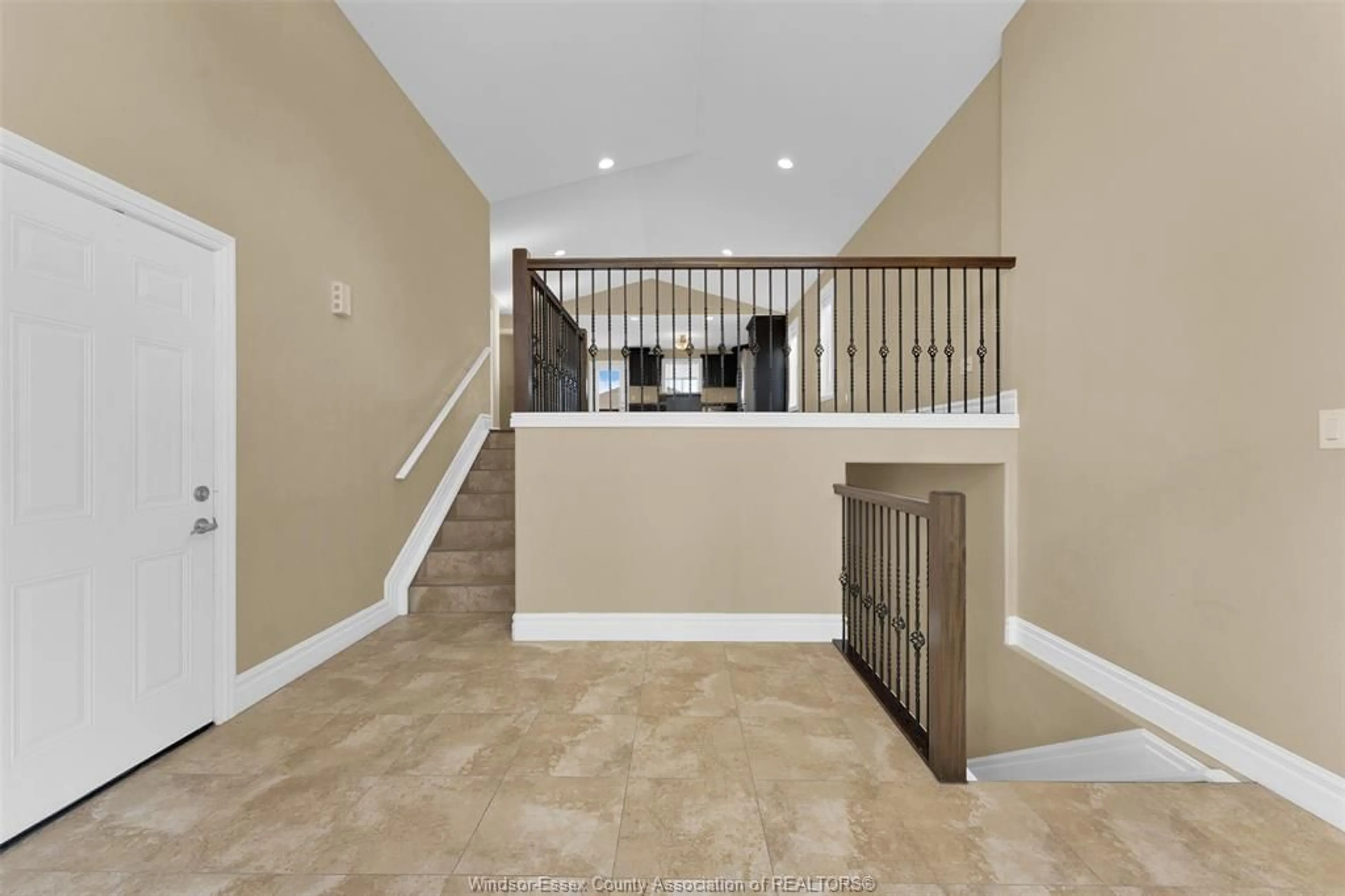Indoor foyer for 3028 MCROBBIE Cres, Windsor Ontario N8R 0A5