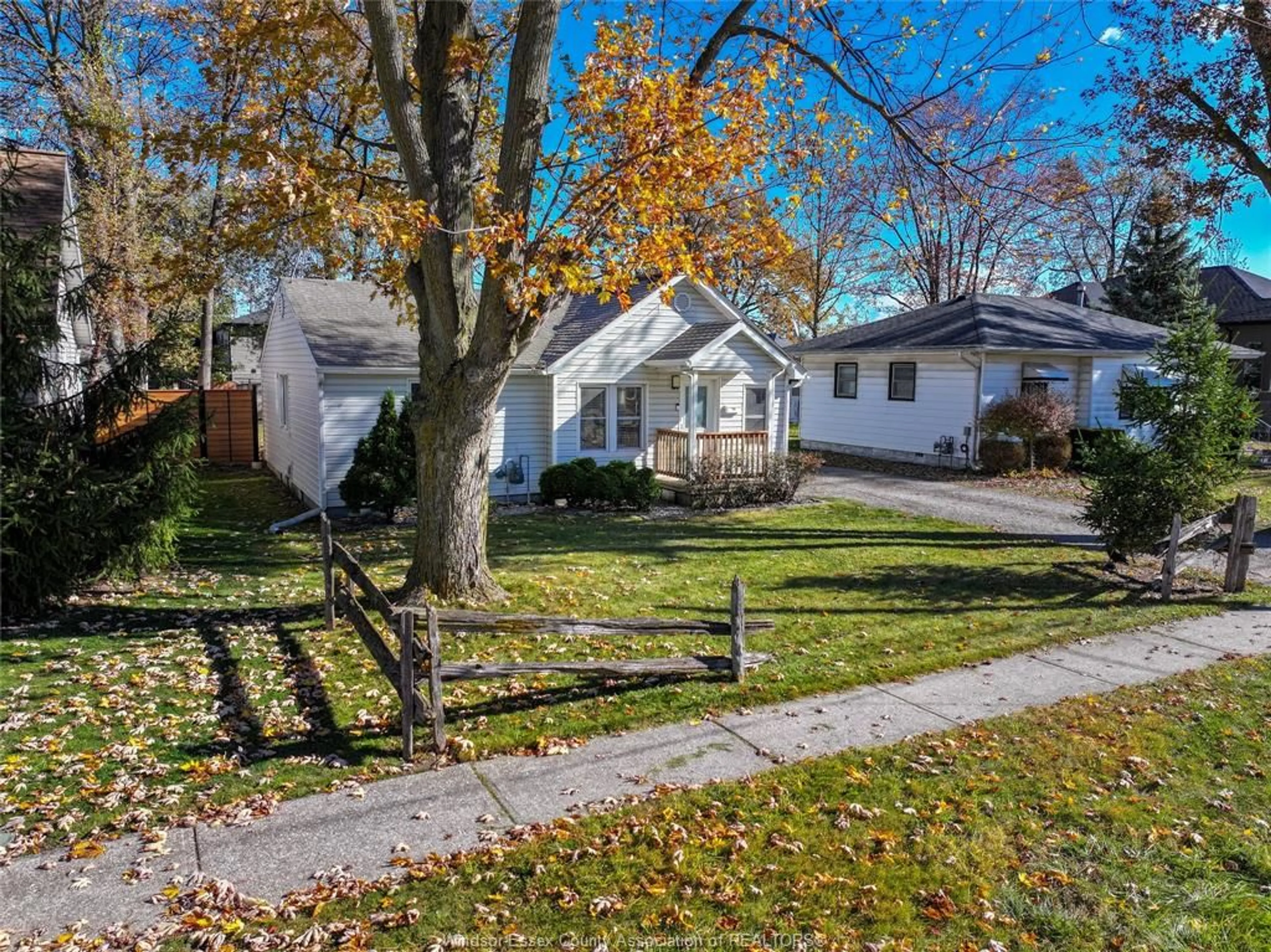 A pic from outside/outdoor area/front of a property/back of a property/a pic from drone, street for 183 Harvey St, Essex Ontario N8M 2E8