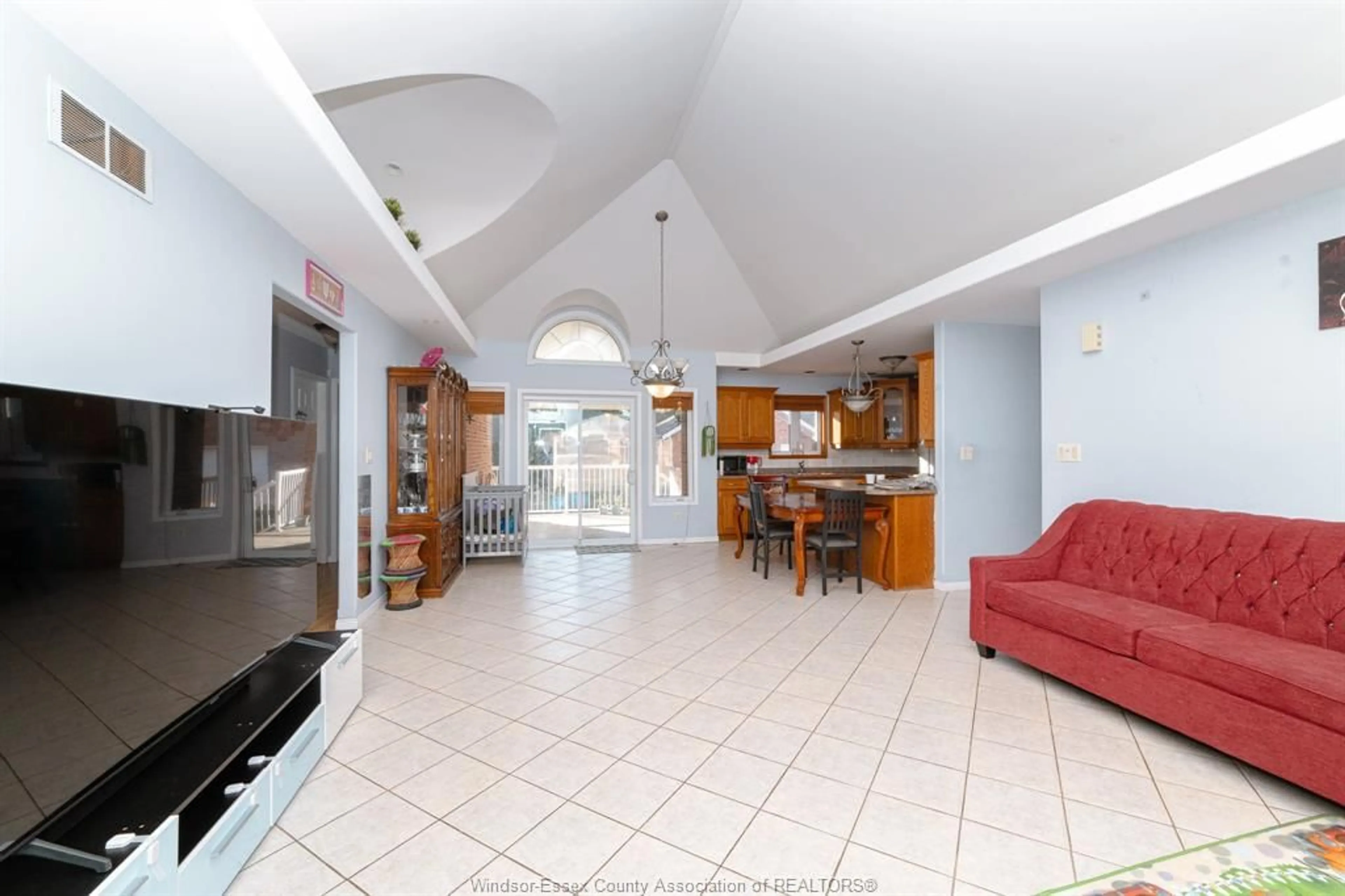 Indoor foyer for 59 SANDY LAKE Dr, Leamington Ontario N8M 5K4