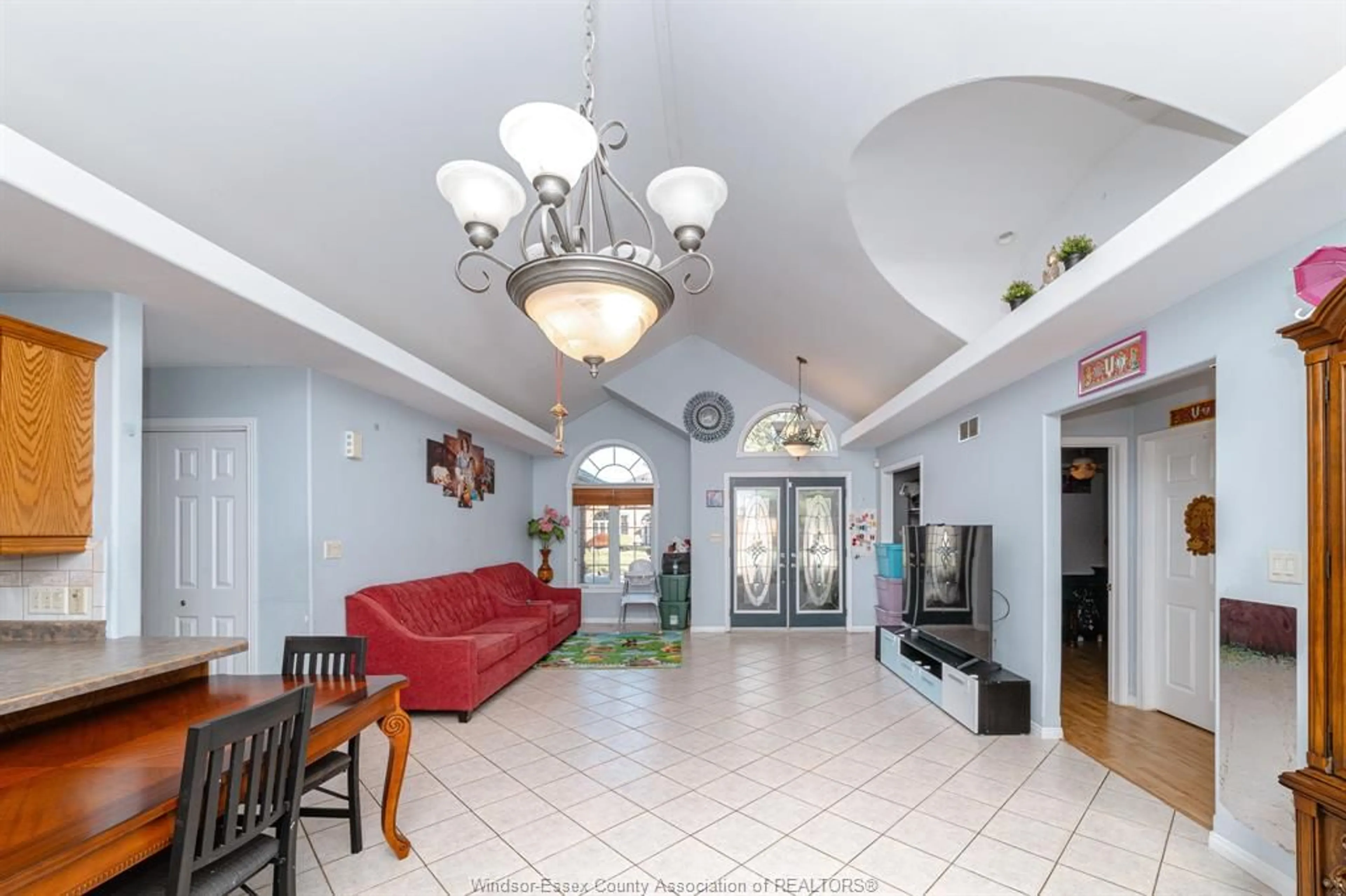 Indoor foyer for 59 SANDY LAKE Dr, Leamington Ontario N8M 5K4