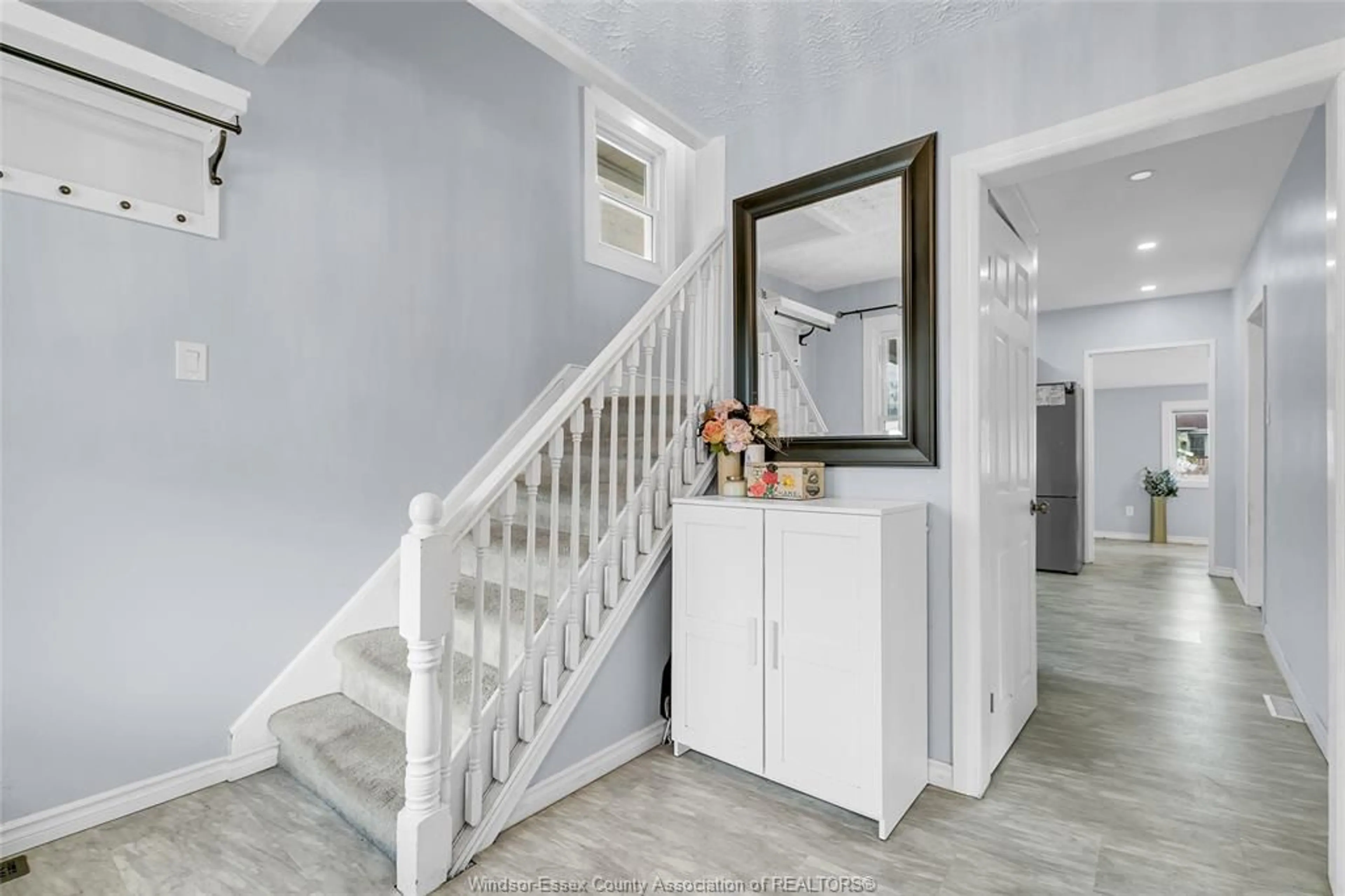 Indoor entryway for 1342 DROUILLARD, Windsor Ontario N8Y 2R7