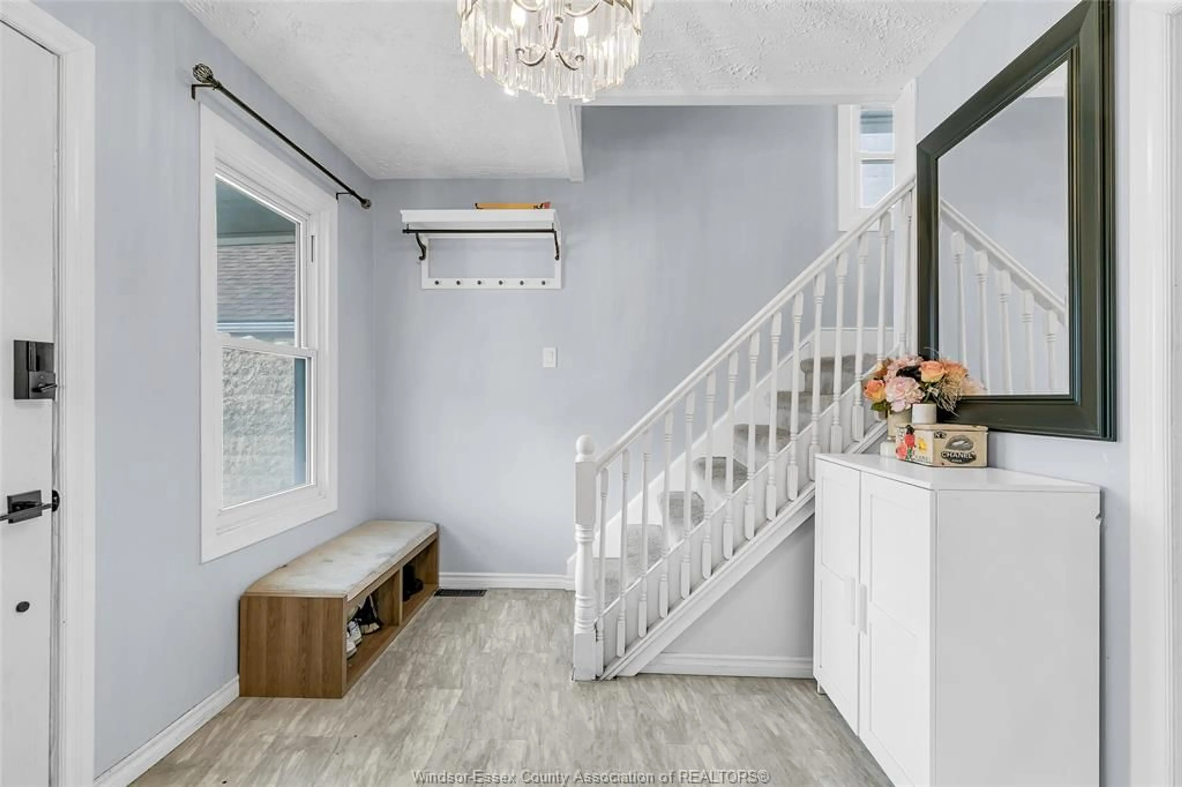 Indoor entryway for 1342 DROUILLARD, Windsor Ontario N8Y 2R7