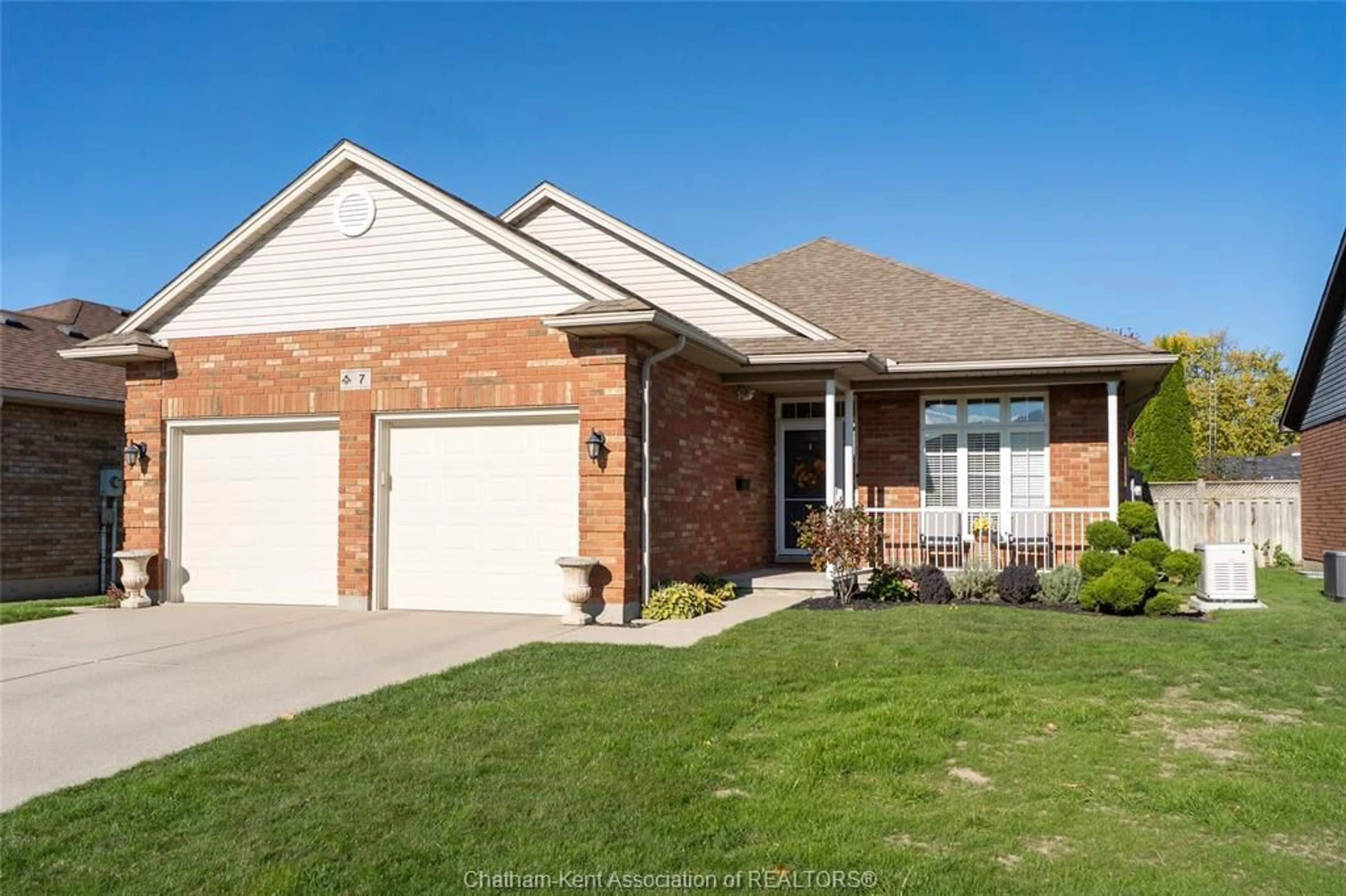 Home with brick exterior material, street for 7 Iris Crt, Chatham Ontario N7L 5N7
