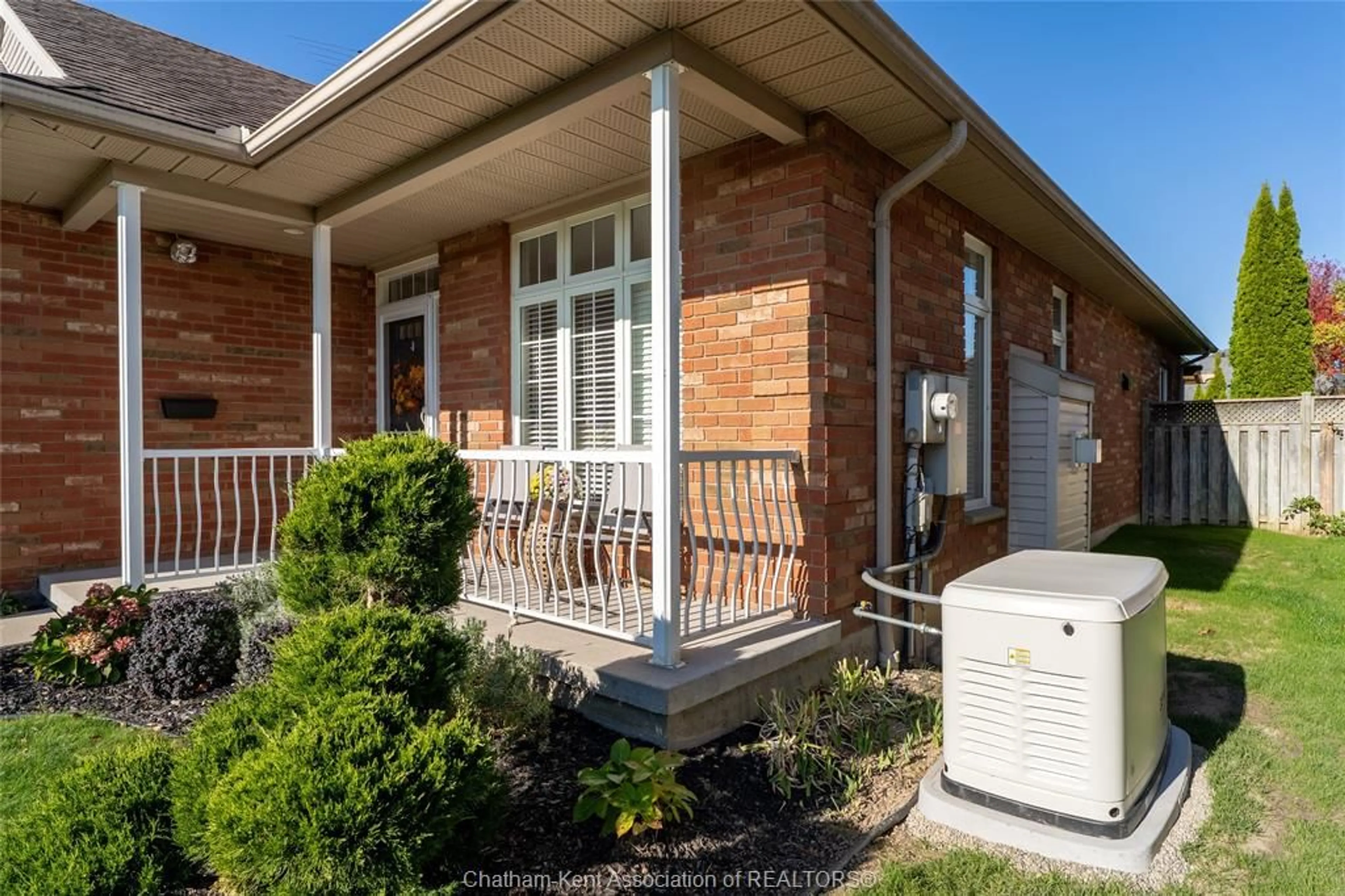 Home with vinyl exterior material, street for 7 Iris Crt, Chatham Ontario N7L 5N7