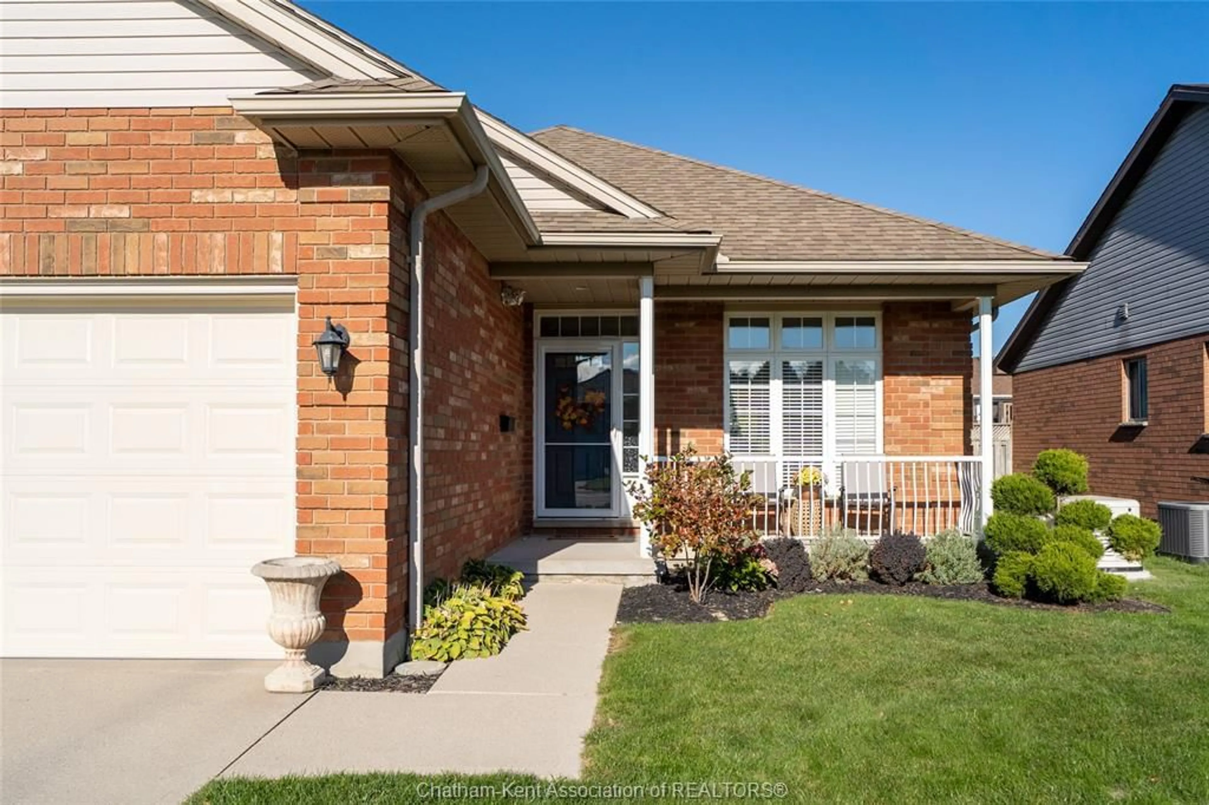 Home with brick exterior material, street for 7 Iris Crt, Chatham Ontario N7L 5N7