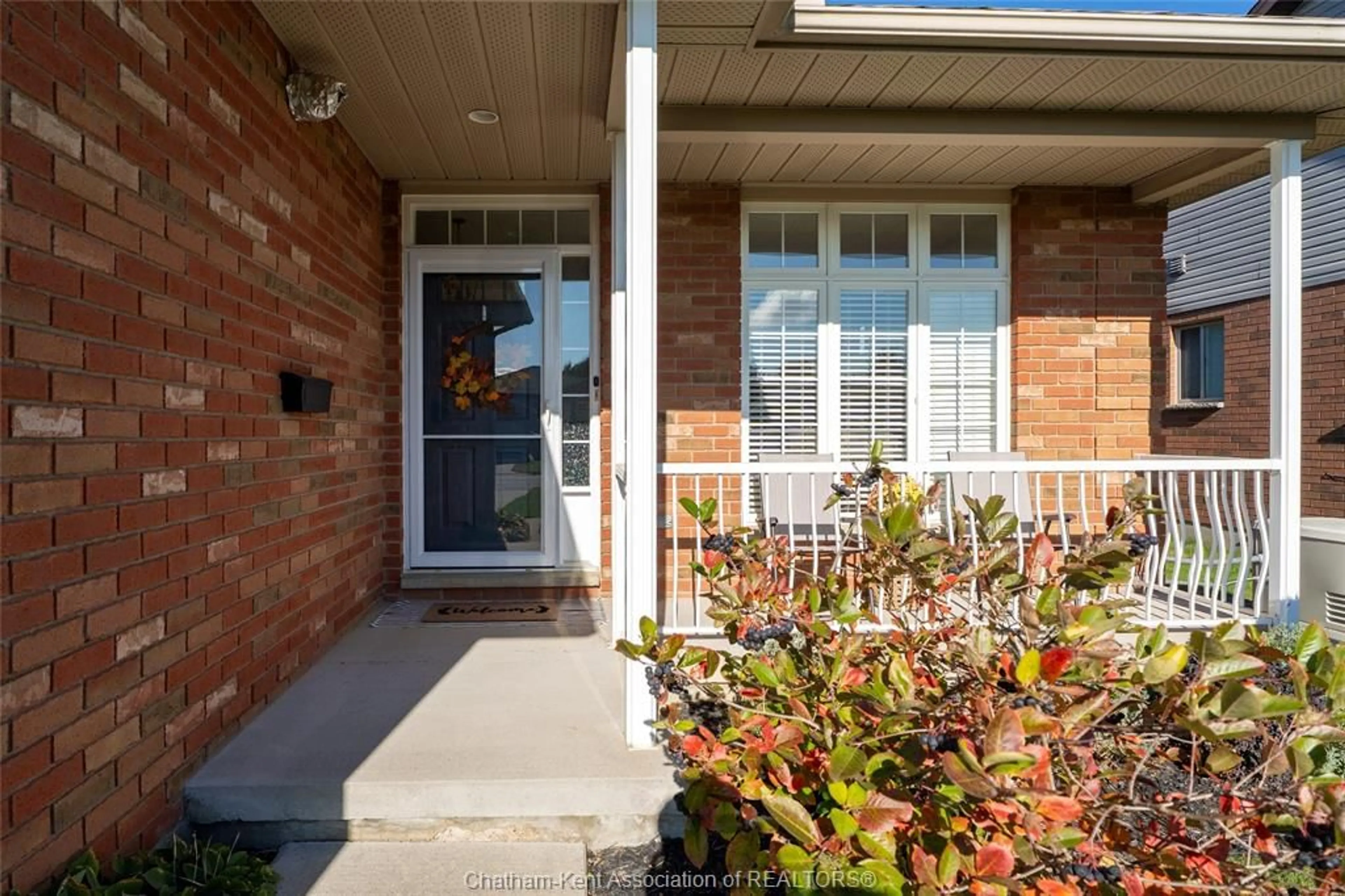 Home with brick exterior material, street for 7 Iris Crt, Chatham Ontario N7L 5N7